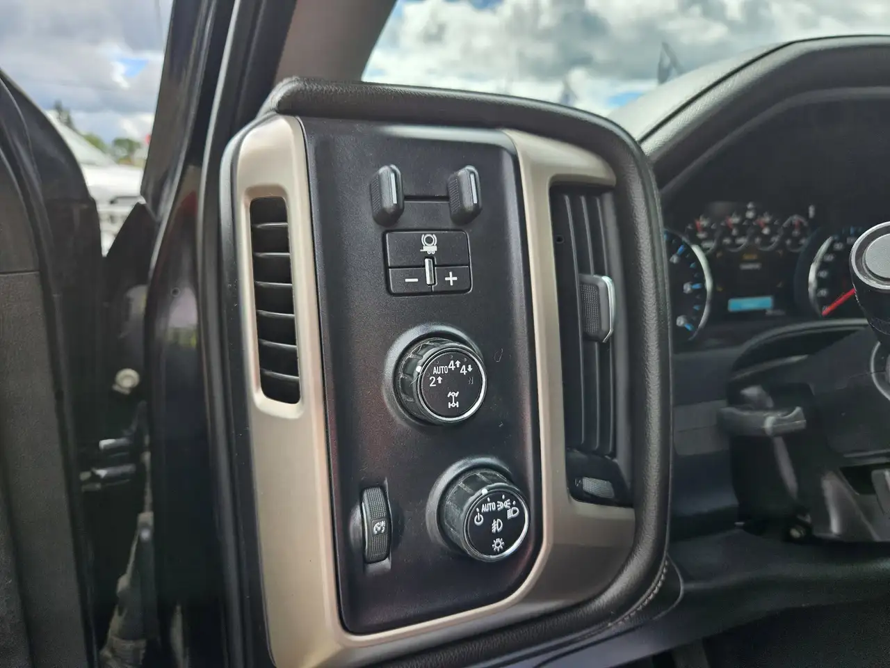 GMC Sierra 1500 снимка GMC Sierra 1500
