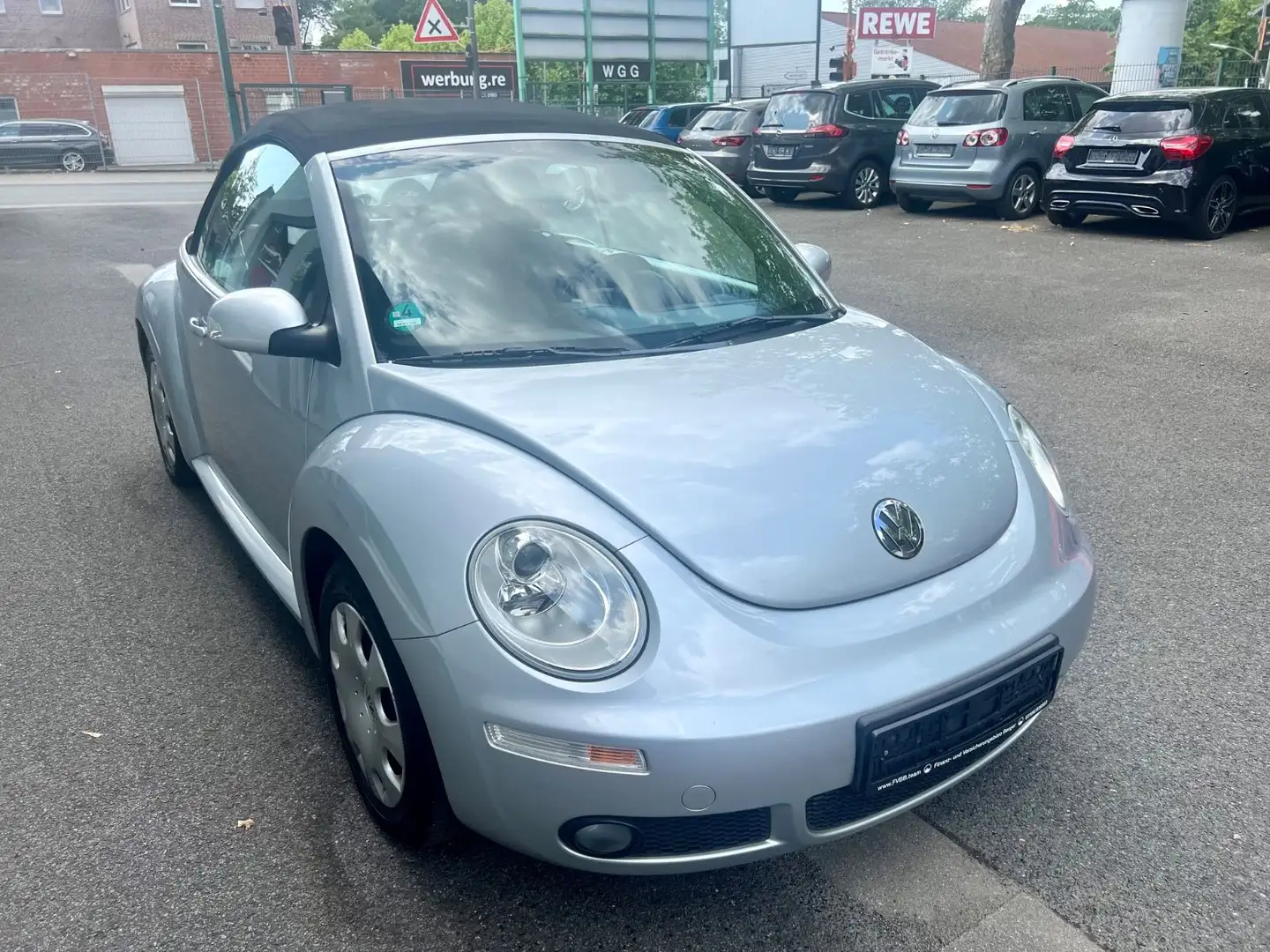 Volkswagen New Beetle Cabriolet 1.6 Highline"Klima"SHZ"EU4" Stříbrná - 1