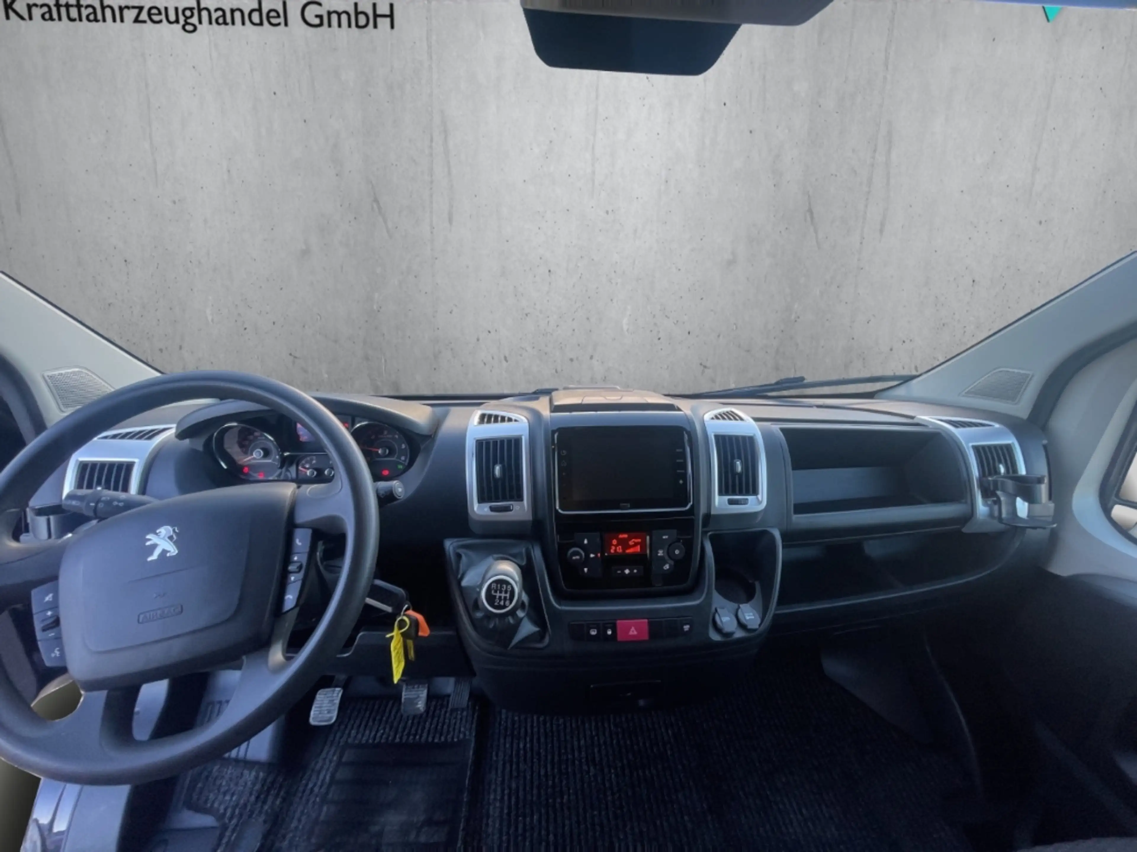 Peugeot Boxer Kasten L2H2 BlueHDi 2,2 140 333 AHK — photo 11