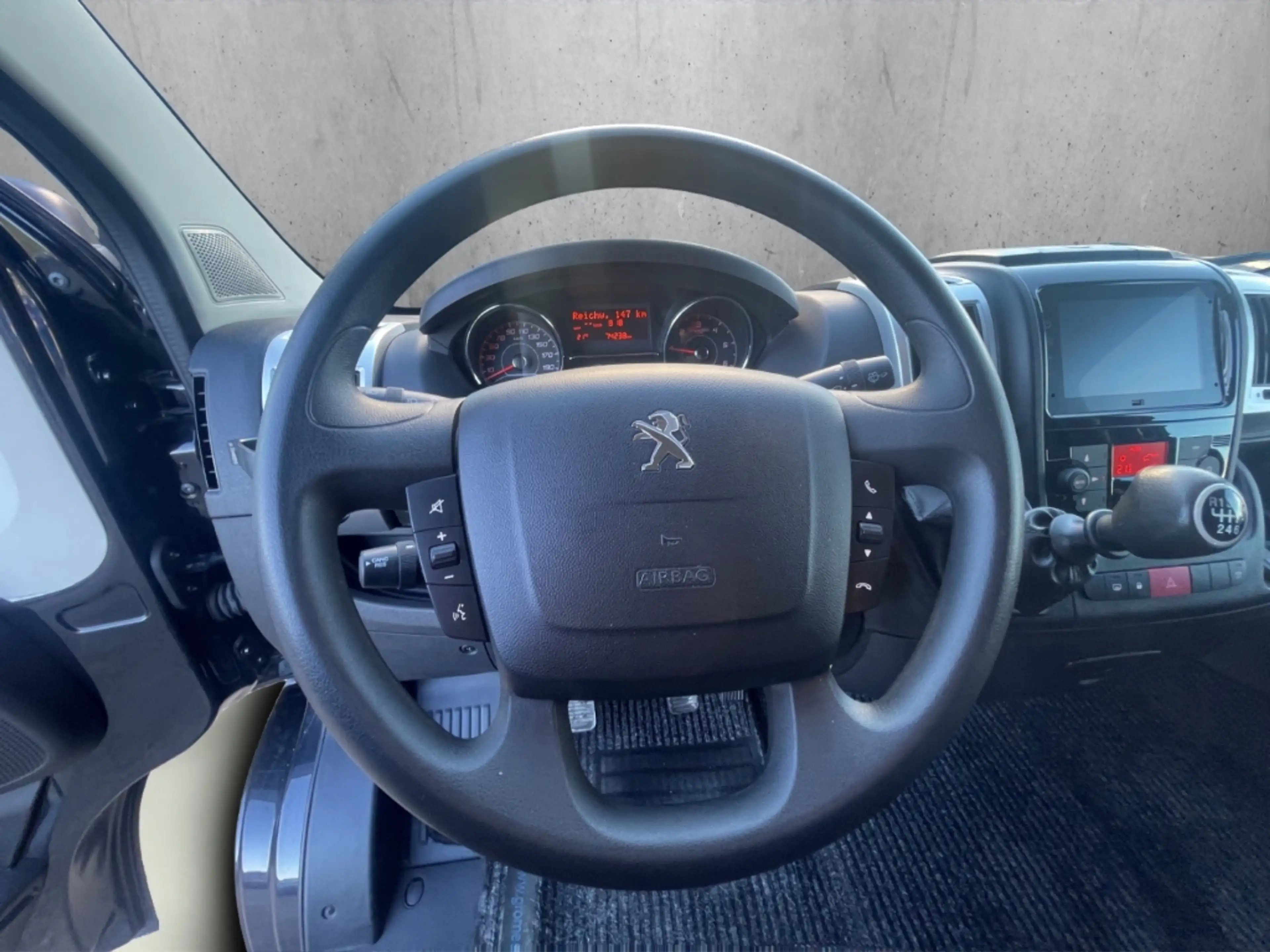 Peugeot Boxer Kasten L2H2 BlueHDi 2,2 140 333 AHK — photo 9