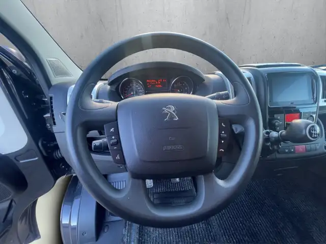 Peugeot Boxer view 9