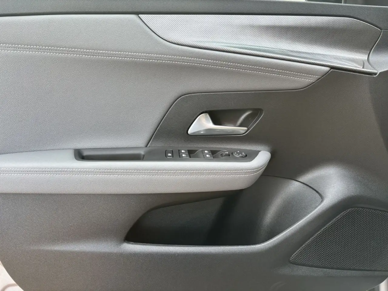 Opel Mokka-E Elegance 11kW PDC+Kamera Navi Sitzh. CarPlay Allwe 13