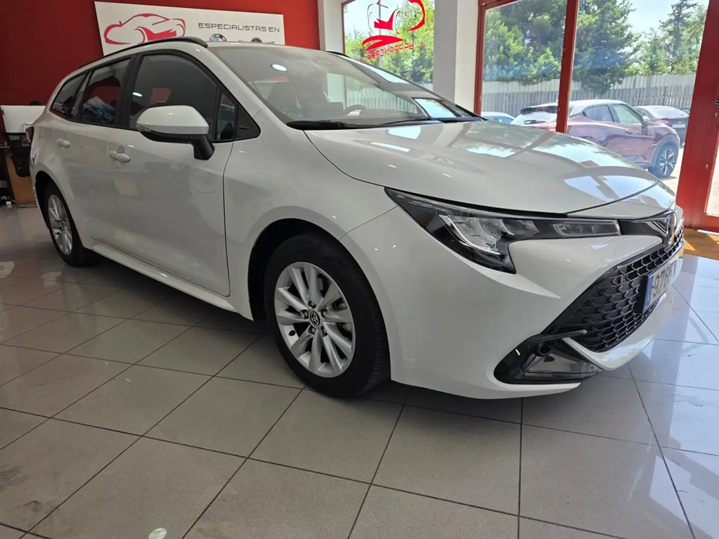 Toyota Corolla Touring Sports 140H Active Plus Blanco - 1