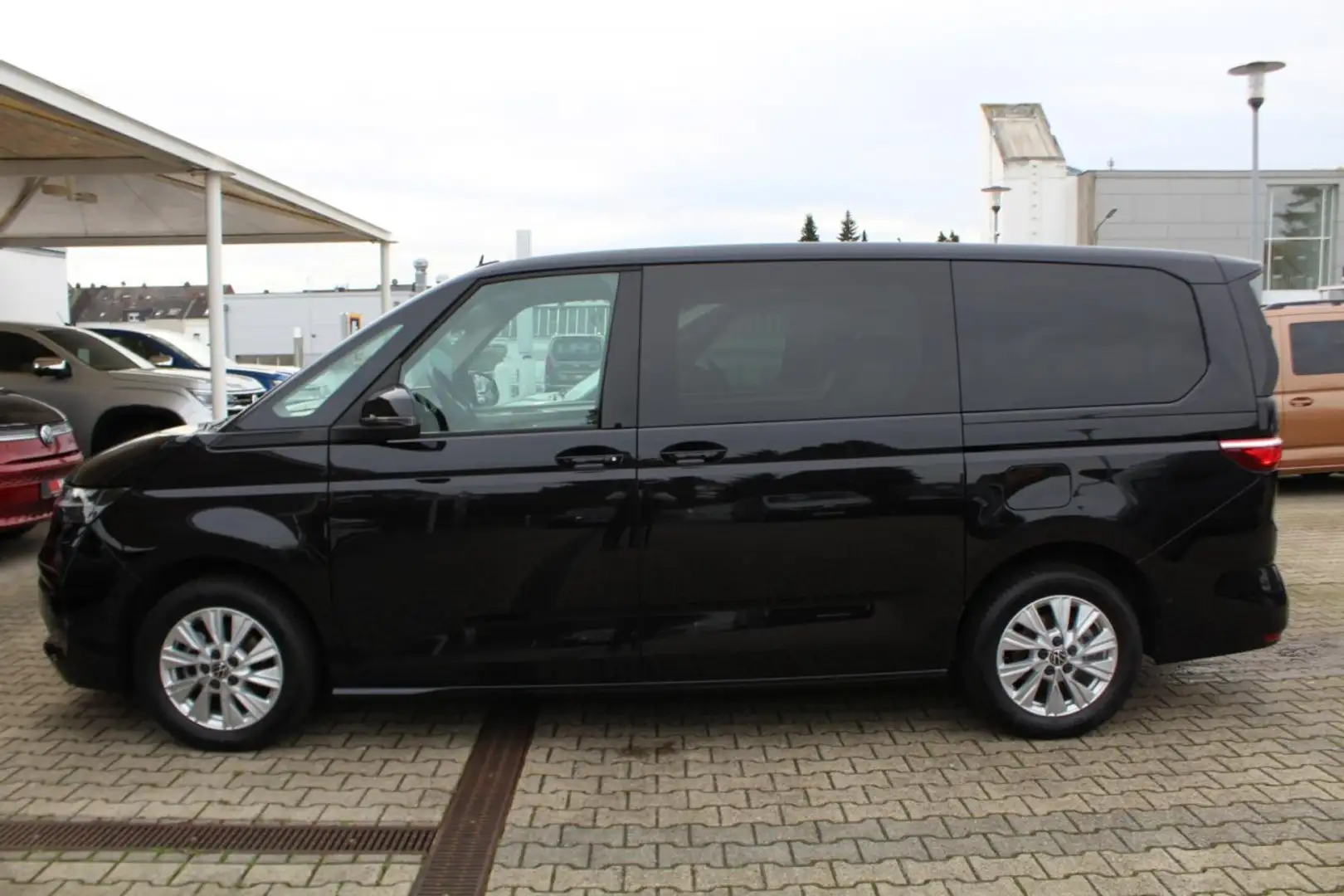 Volkswagen MULTIVAN LANG 2.0 TDI DSG / AHK / ACC / LEDER LIFE Schwarz - 2