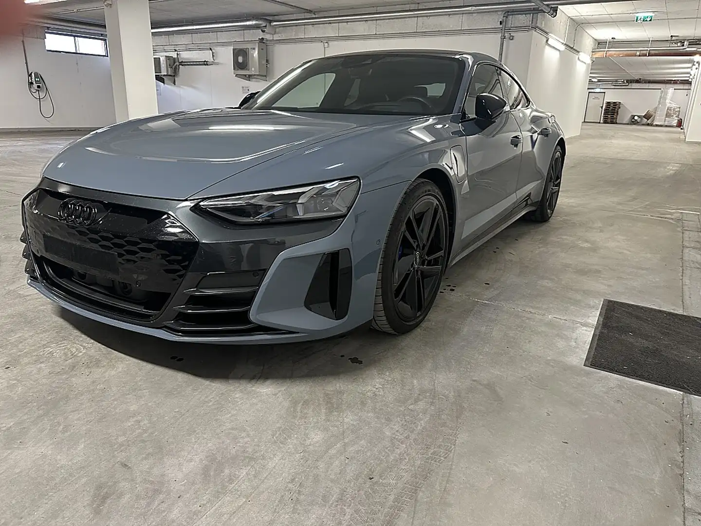 Audi e-tron GT 93,4kWh quattro, ACC, Pano, Luft, Laser Grau - 2