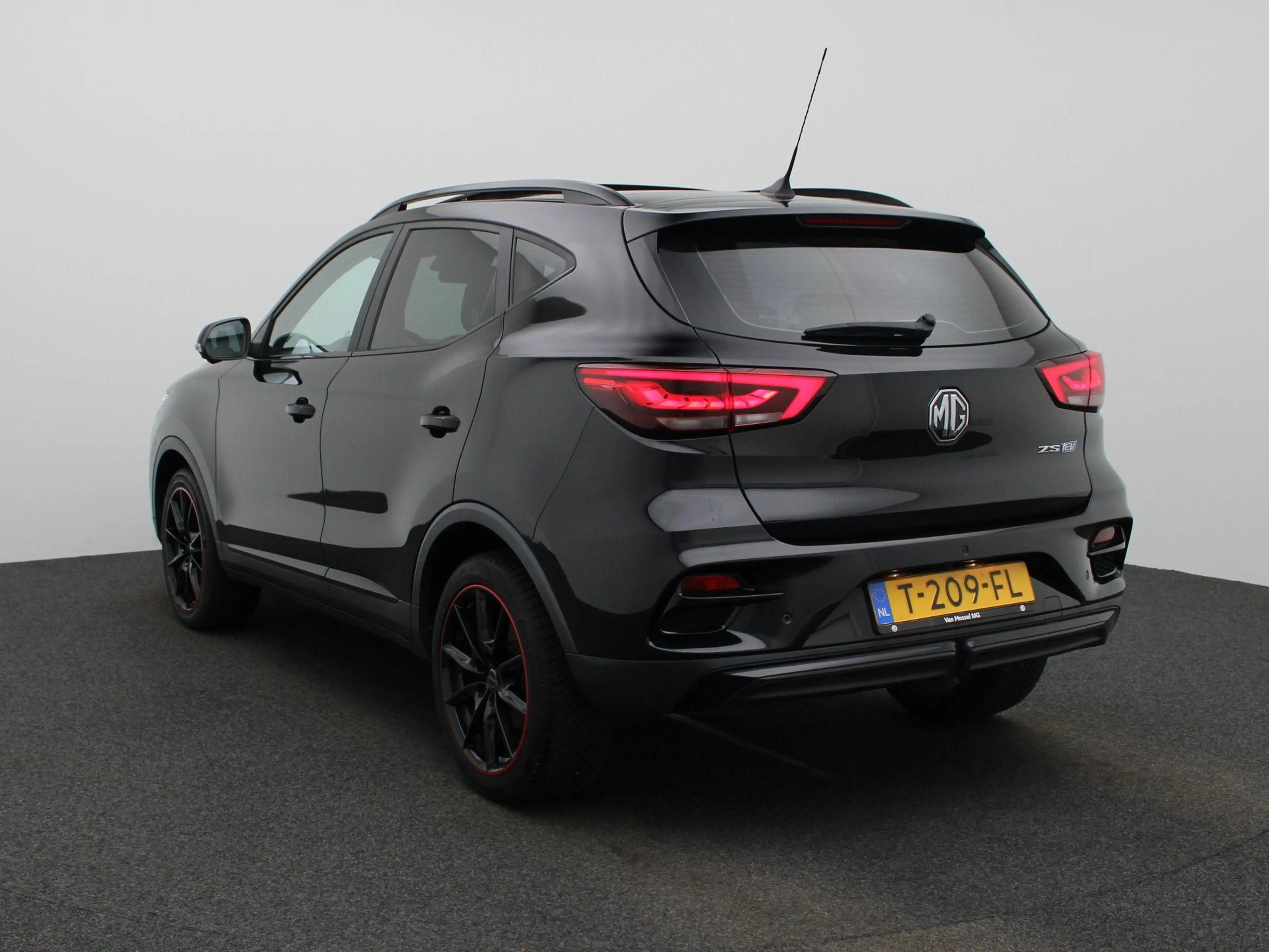 MG ZS MG EV EV Long Range Luxury 70 kWh — photo 2