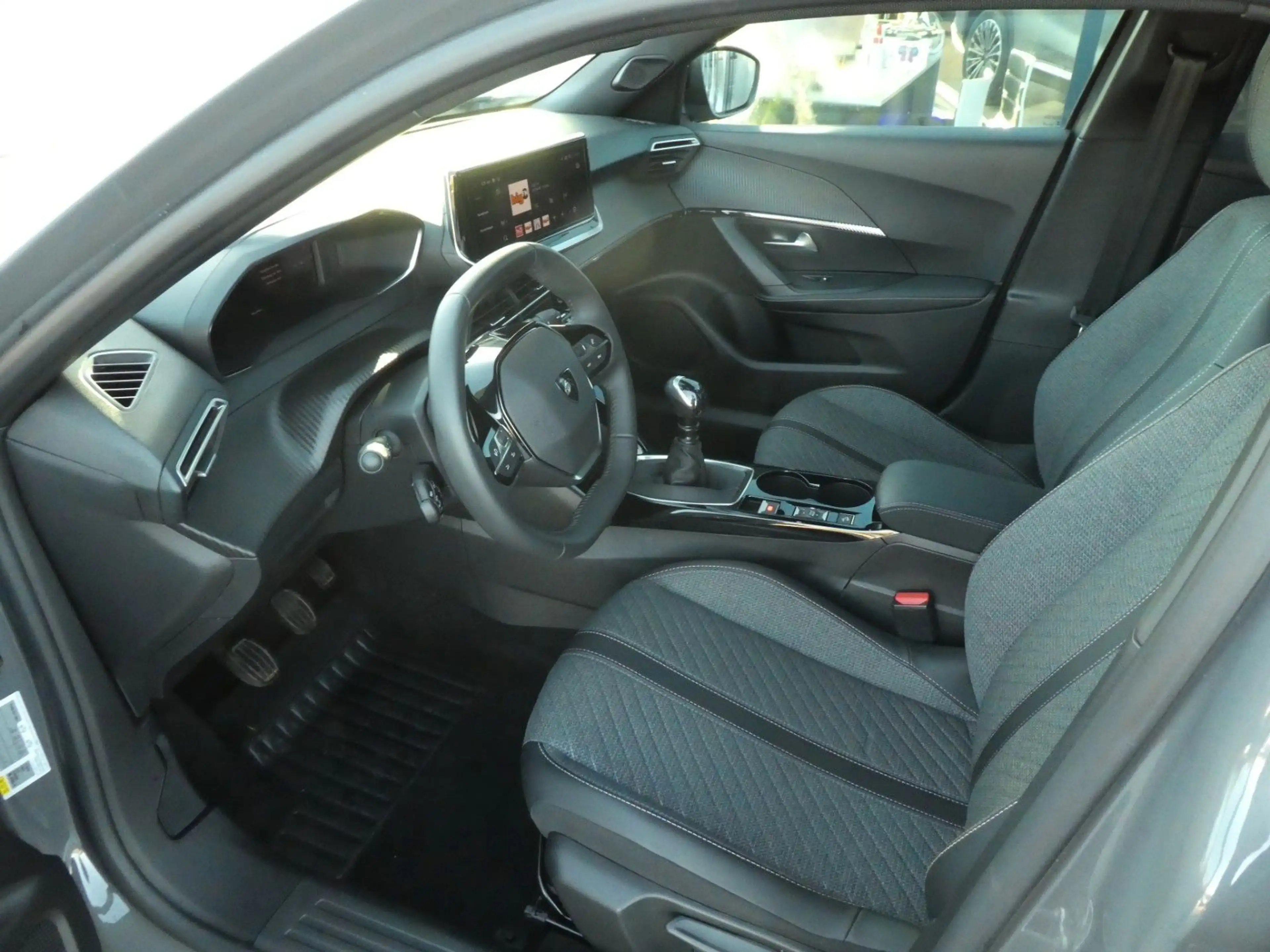 Peugeot 2008 Allure, Klima, SHZ, PDC, DAB, LED — photo 9