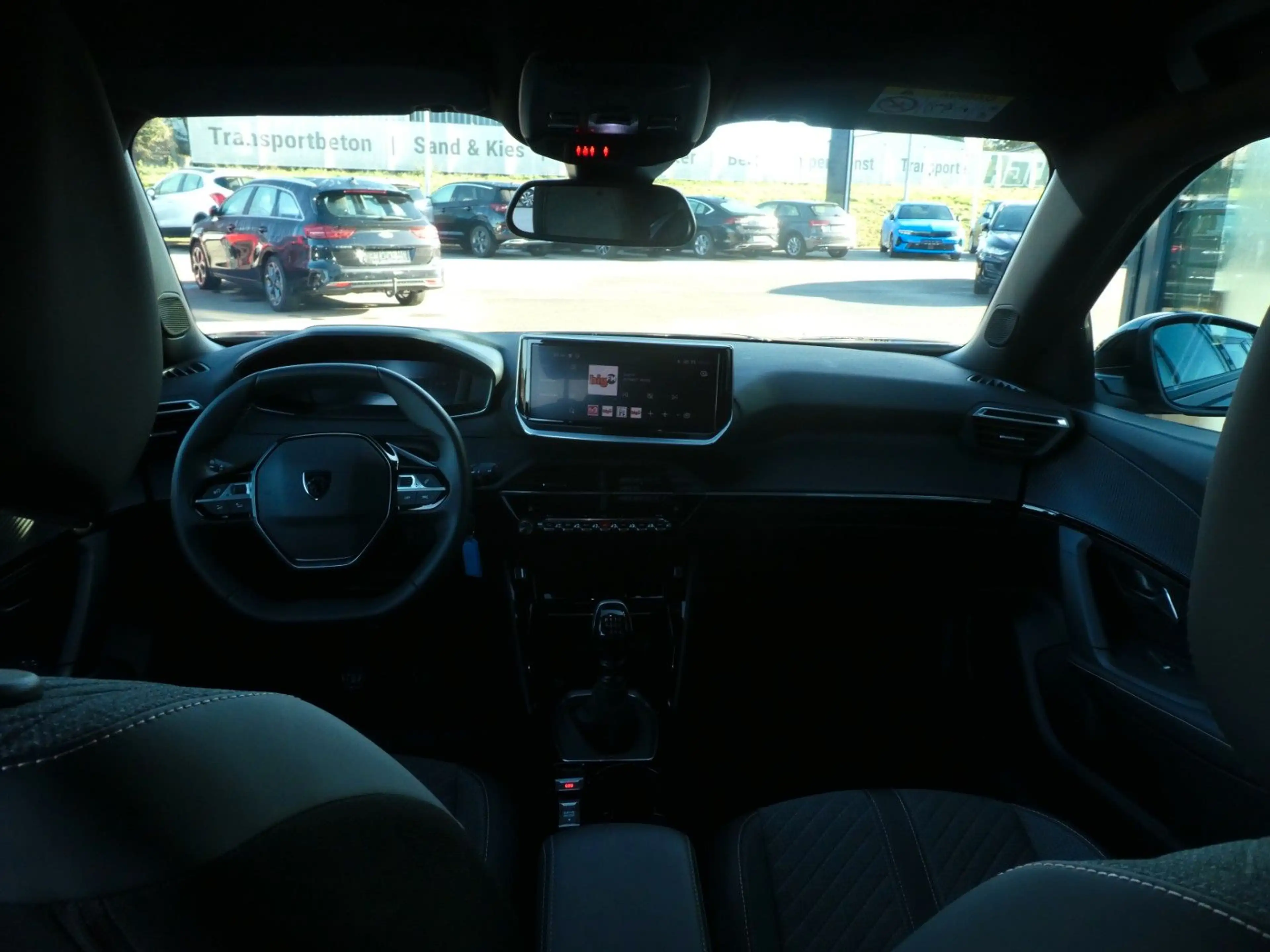 Peugeot 2008 Allure, Klima, SHZ, PDC, DAB, LED — photo 11