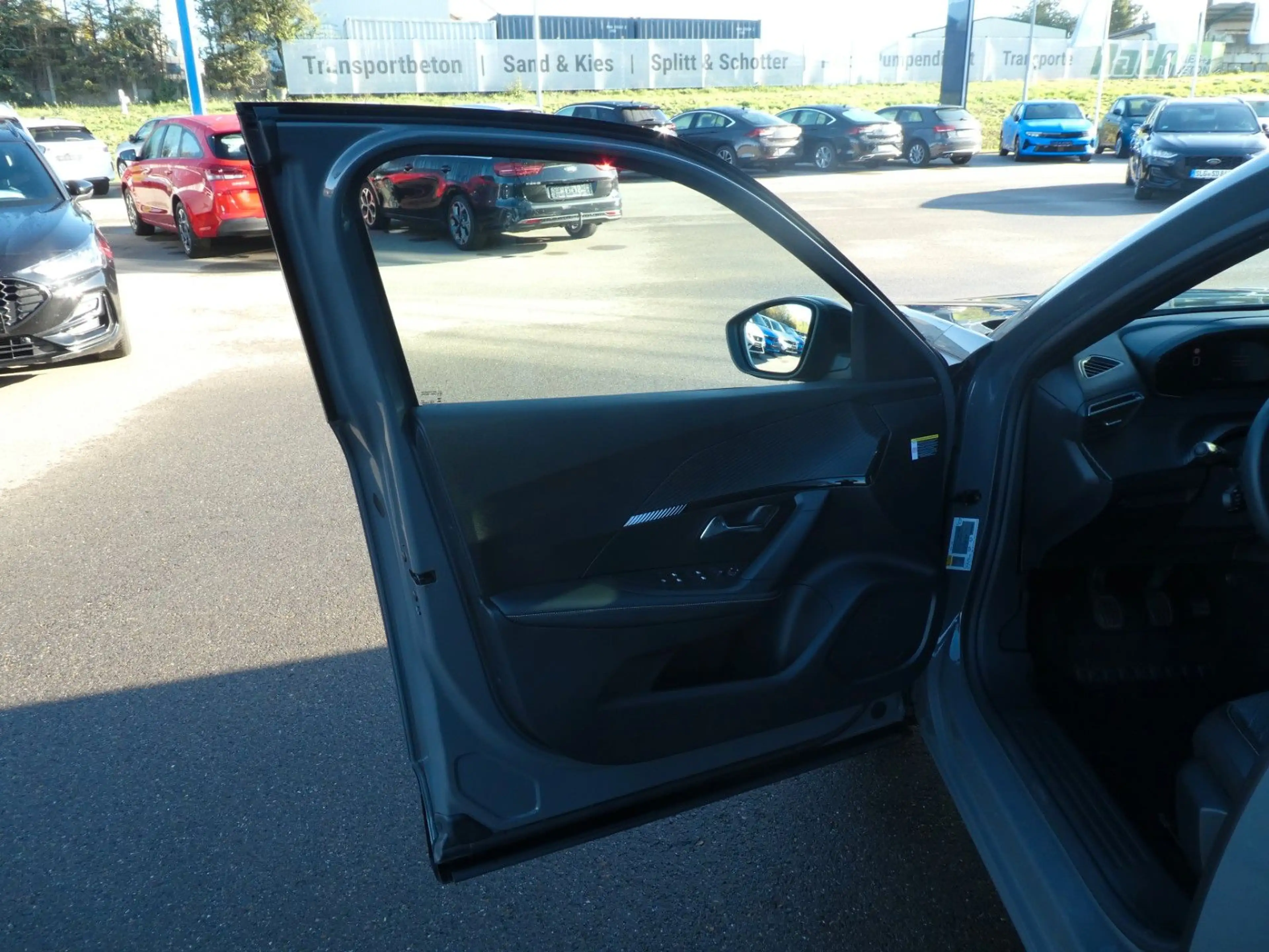 Peugeot 2008 Allure, Klima, SHZ, PDC, DAB, LED — photo 8