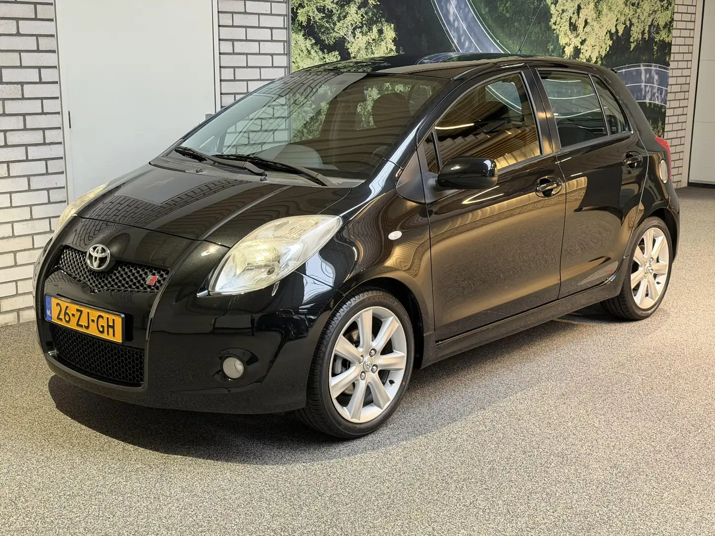 Toyota Yaris 1.8 VVT-i T-Sport AC 5-Drs Toyota Yaris 1.8 VVTi T Noir - 2