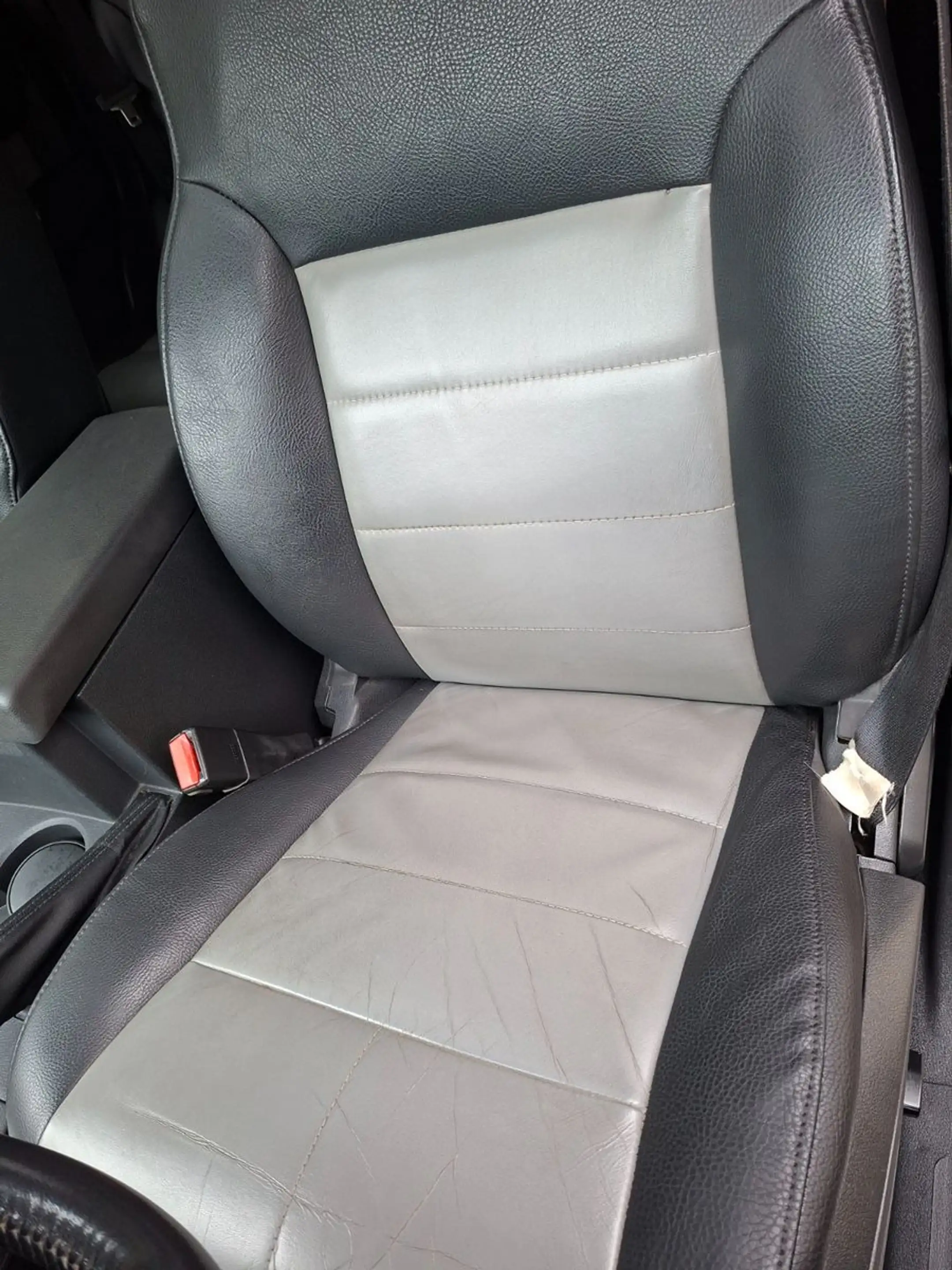 Dodge Nitro SXT — photo 4