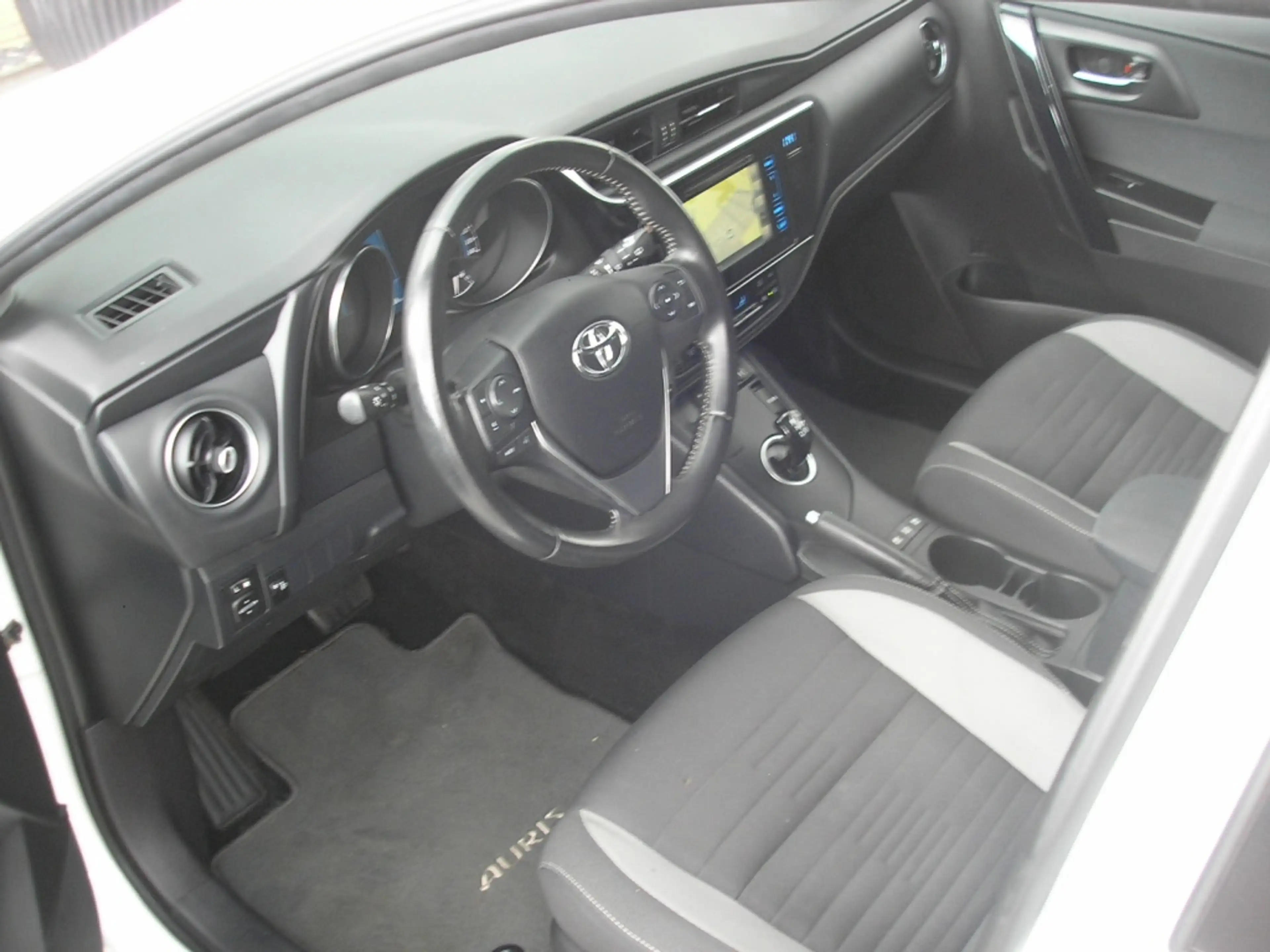 Toyota Auris Touring Sports 1.8 Hybride Dynamic — photo 8