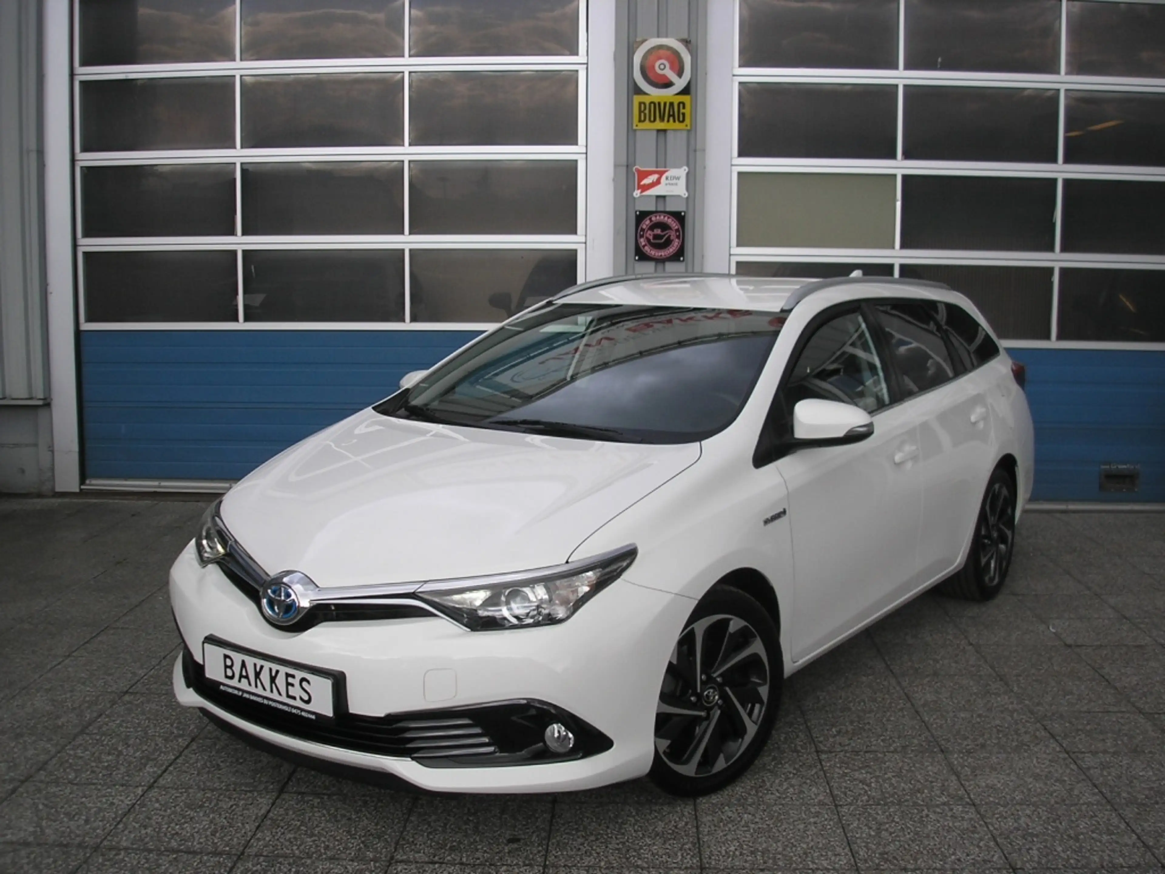 Toyota Auris Touring Sports 1.8 Hybride Dynamic — photo 2