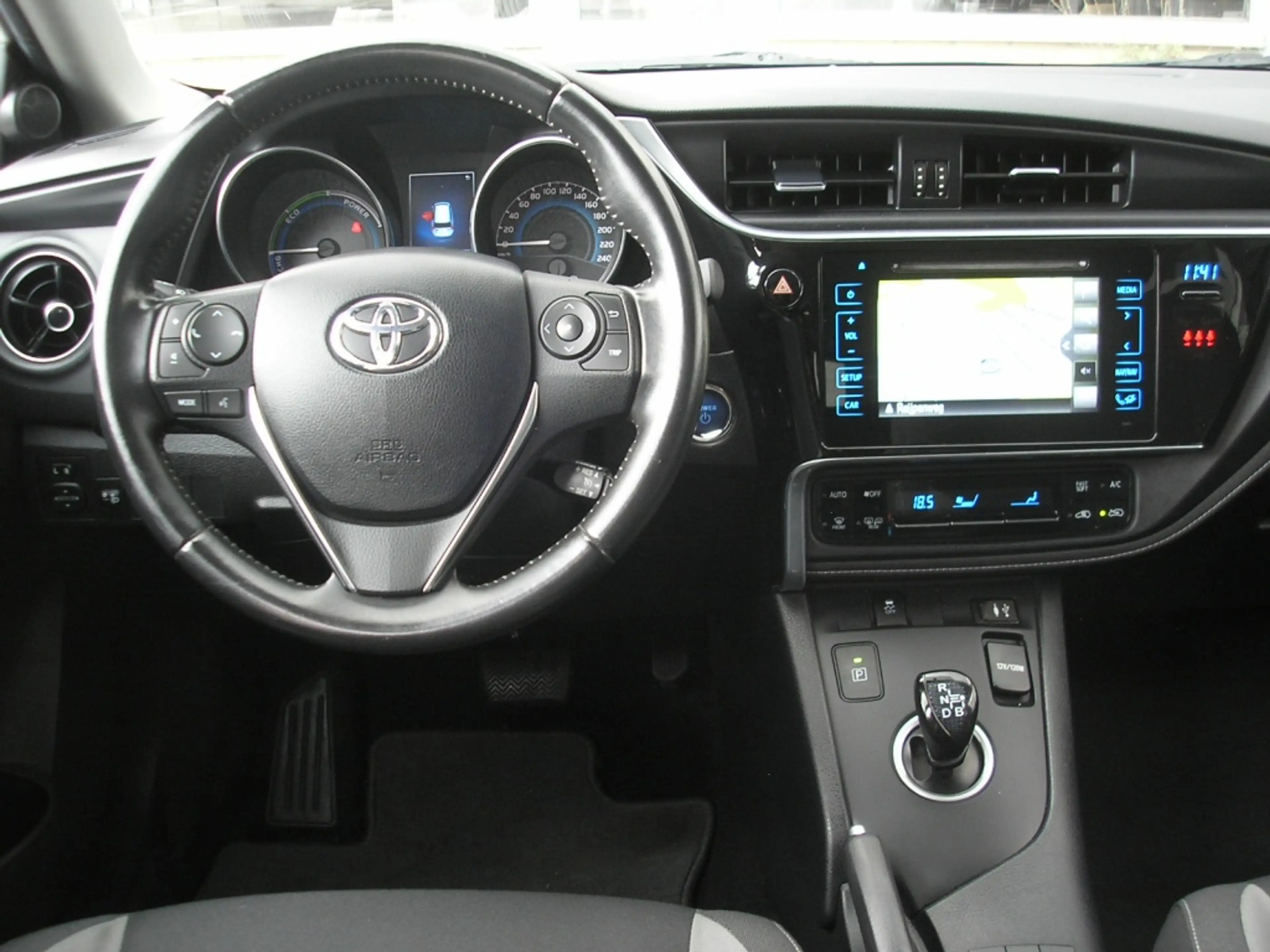 Toyota Auris Touring Sports 1.8 Hybride Dynamic — photo 11