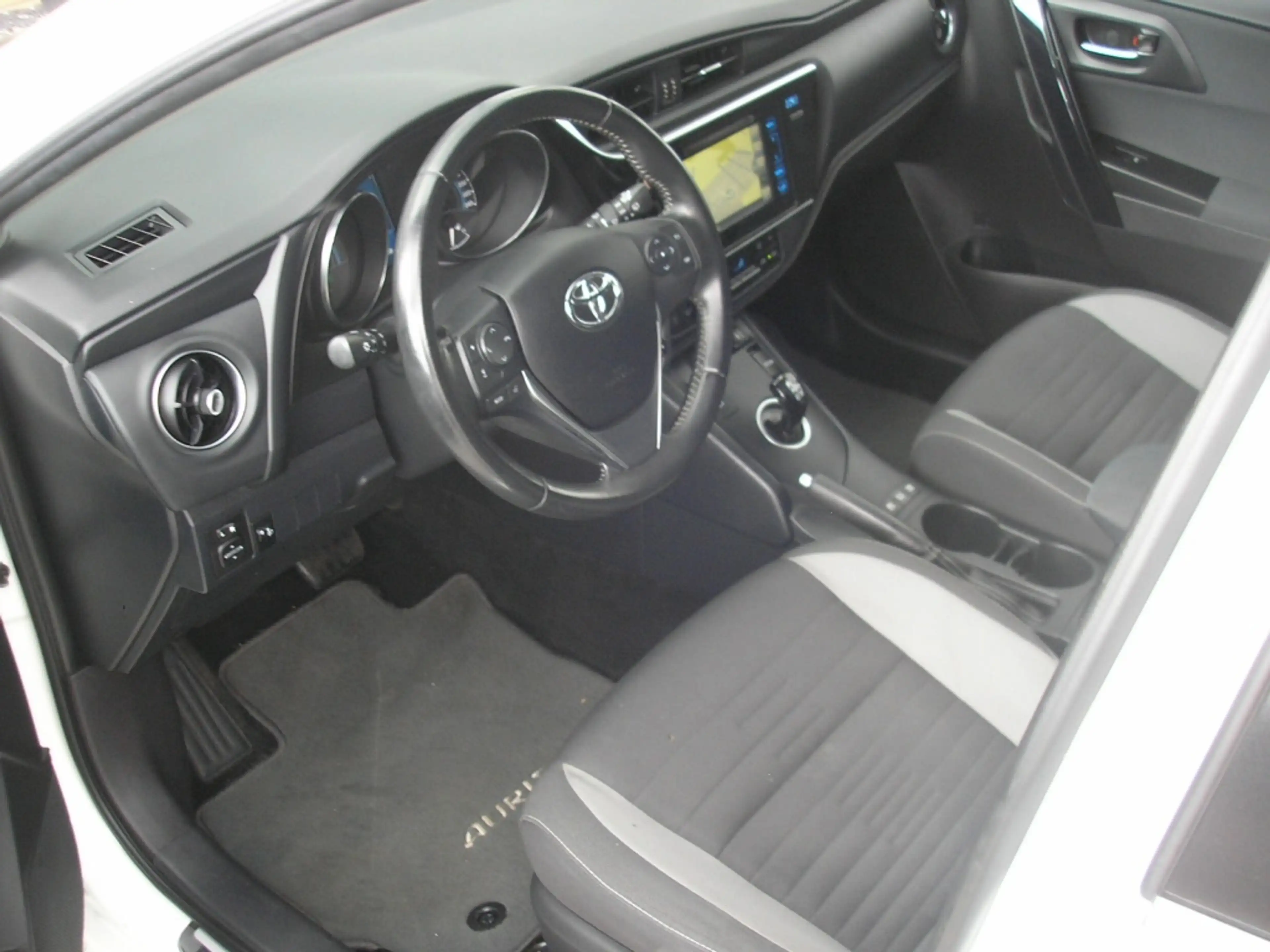 Toyota Auris Touring Sports 1.8 Hybride Dynamic — photo 7