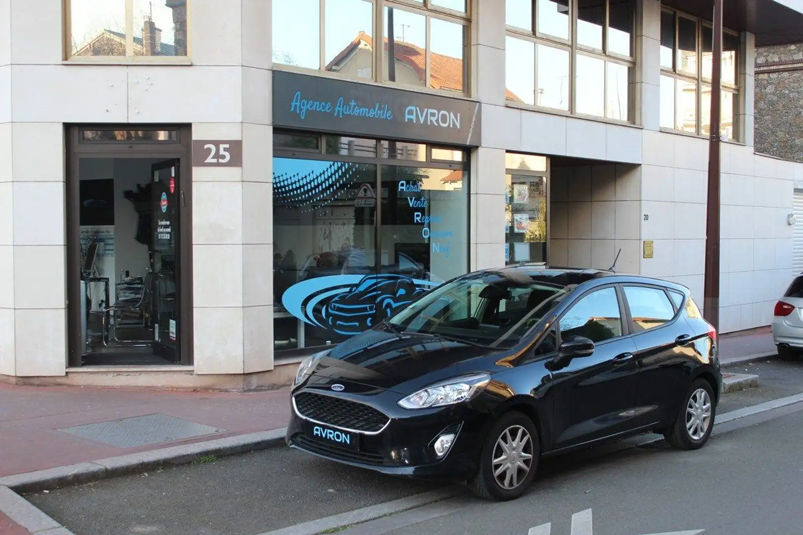Ford Fiesta VI 1.0 ECOBOOST 100 S&S TREND 5P Noir - 1