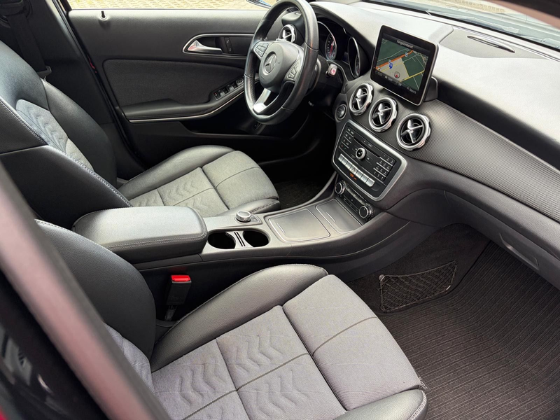 Mercedes-Benz GLA 200 GLA Panoramadach — photo 7