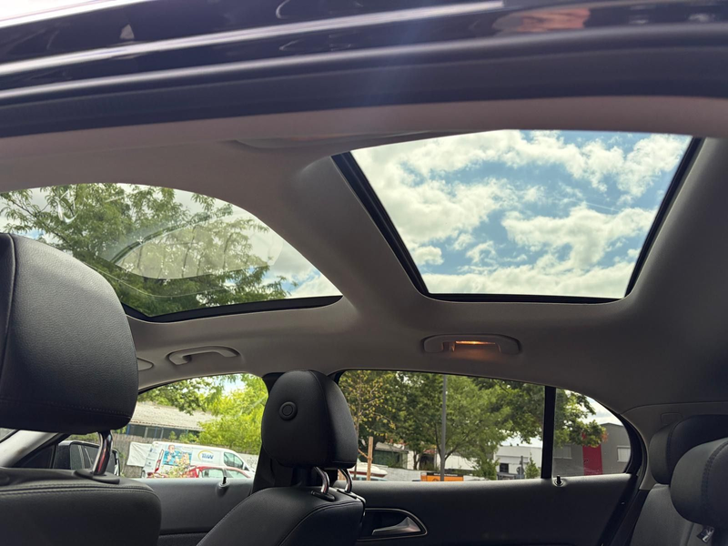 Mercedes-Benz GLA 200 GLA Panoramadach — photo 2