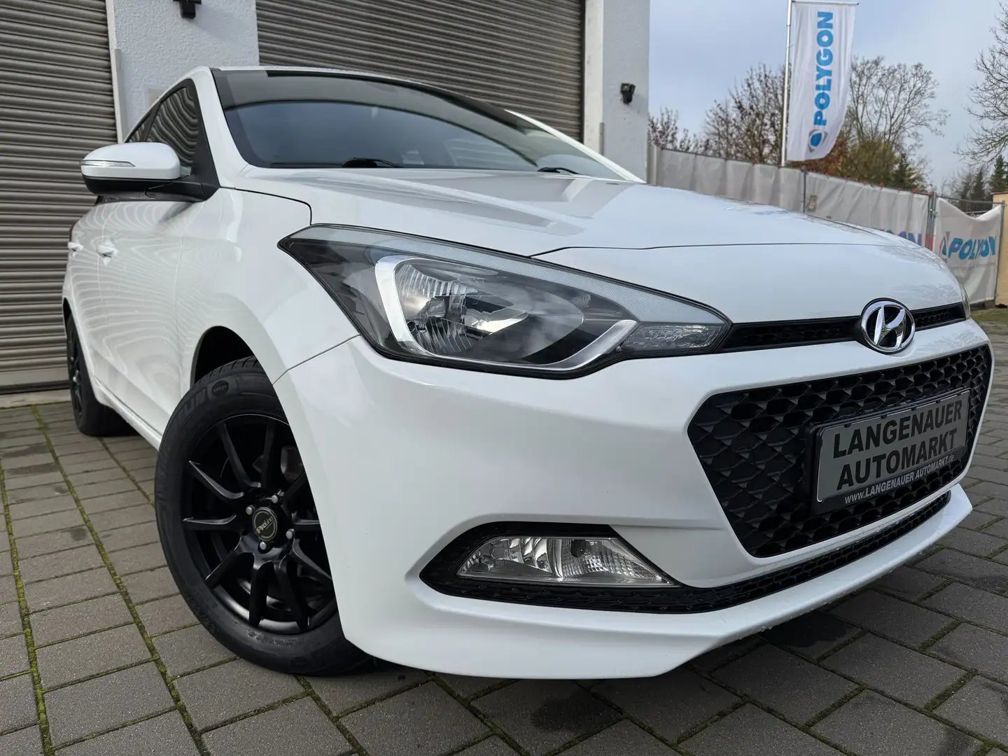 Hyundai i20 Pure-1.3 Aus 1.Hand"PDC"Klima"Euro-6"Alu Weiß - 2