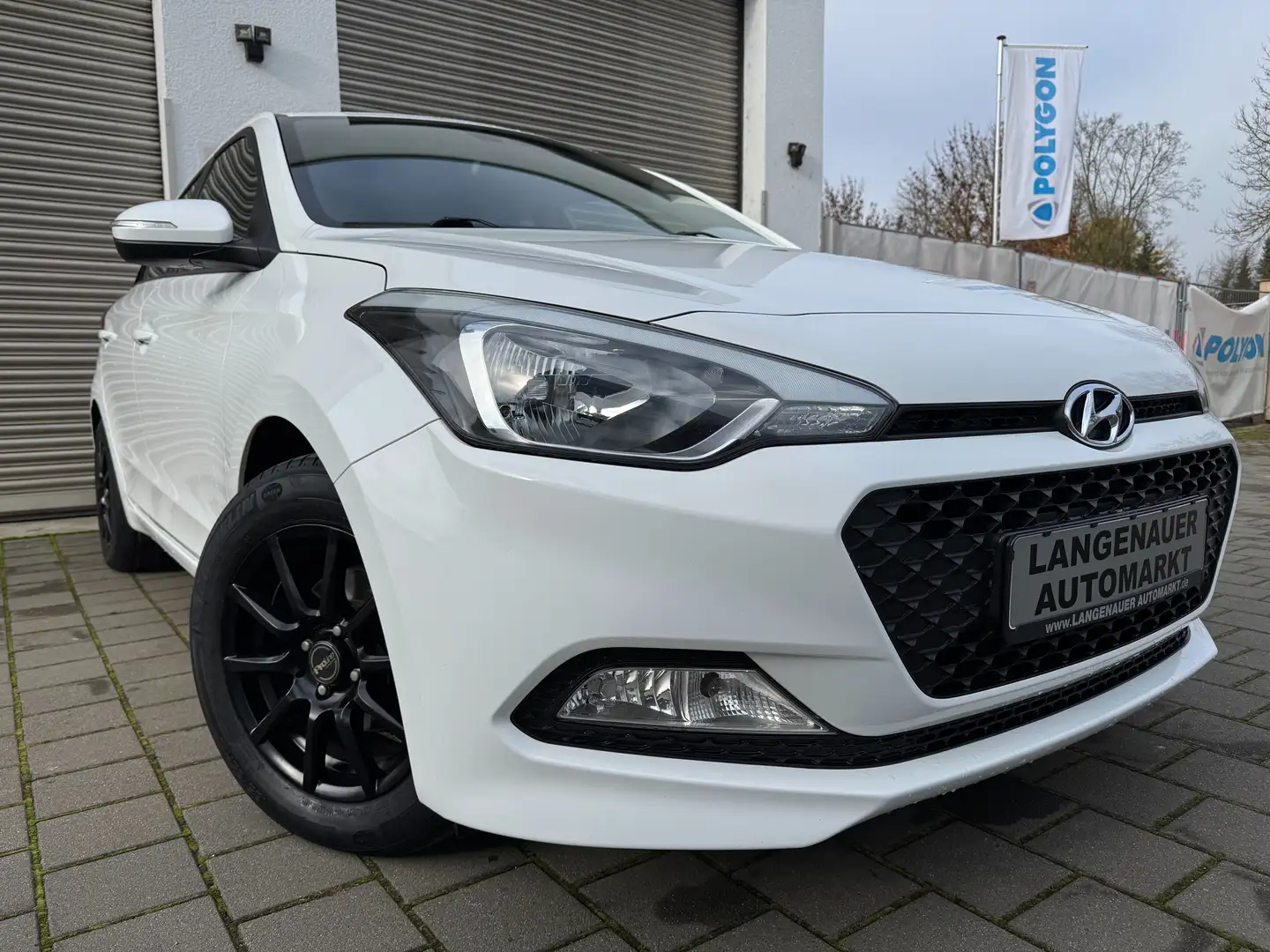 Hyundai i20 Pure-1.3 Aus 1.Hand"PDC"Klima"Euro-6"Alu Weiß - 1