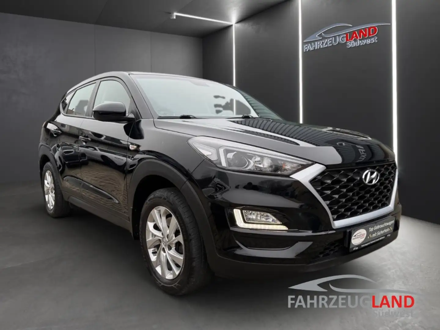 Hyundai TUCSON Select 2WD 1.6 Navi PDC Rückfahrkamera Klima StzHz Noir - 2