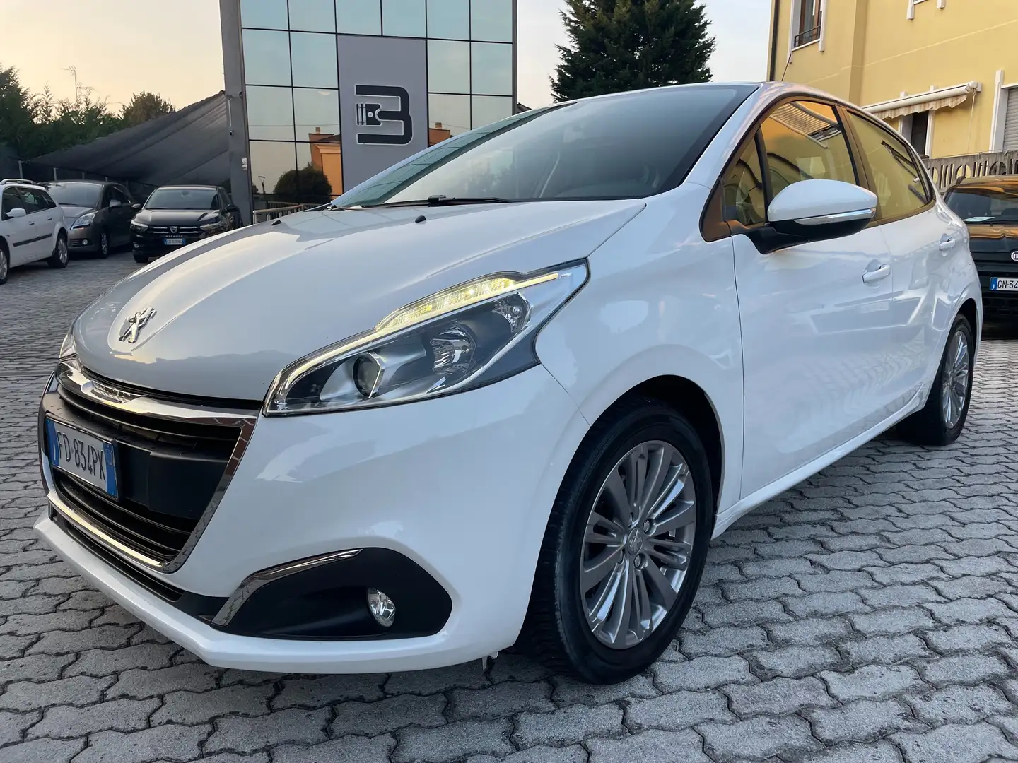 Peugeot 208 208 5p 1.2 puretech Allure 82cv CINGHIA NUOVA !!! Blanco - 1
