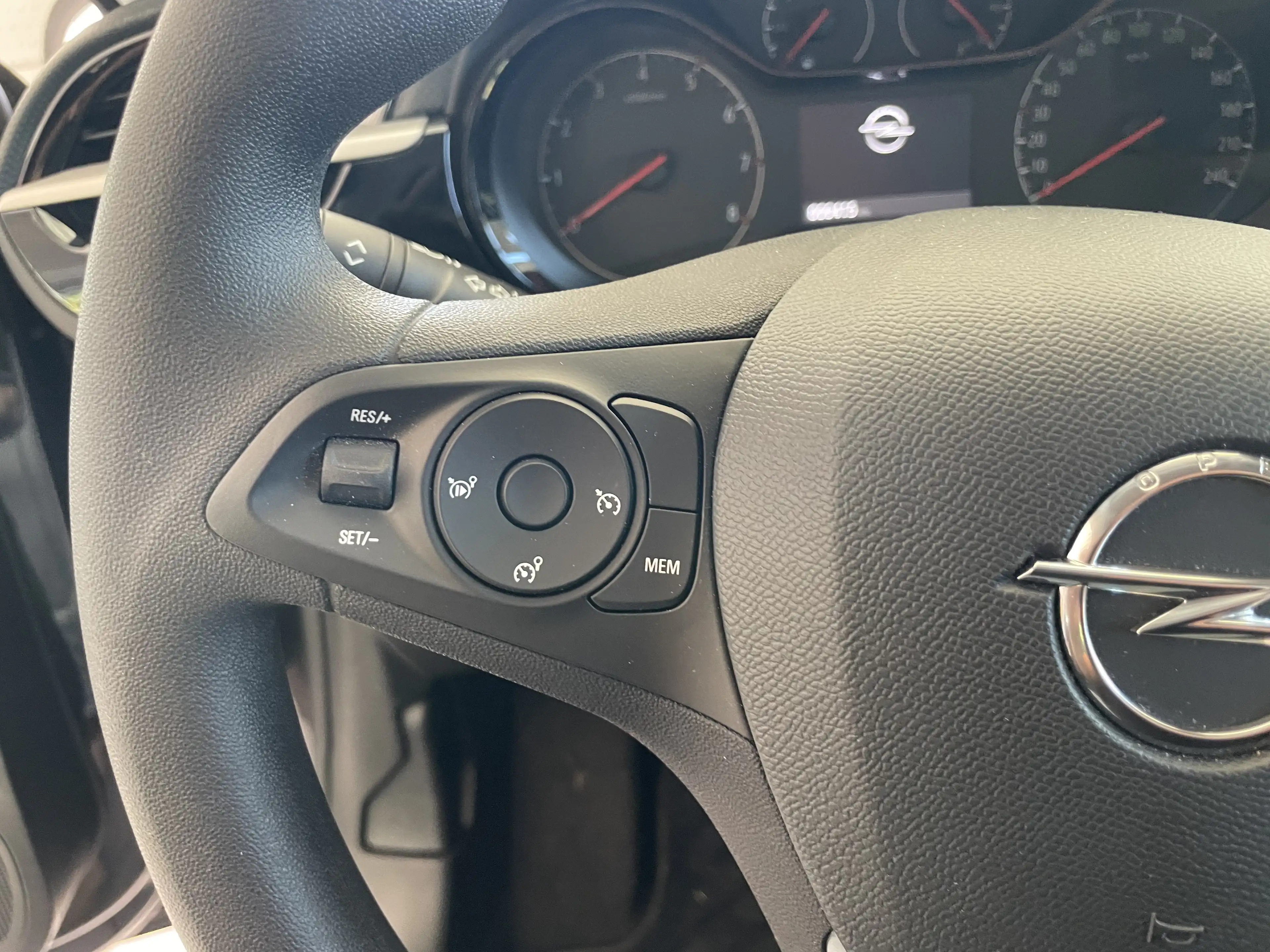 Opel Corsa Edition Navi Allwetterreifen PDC — photo 9