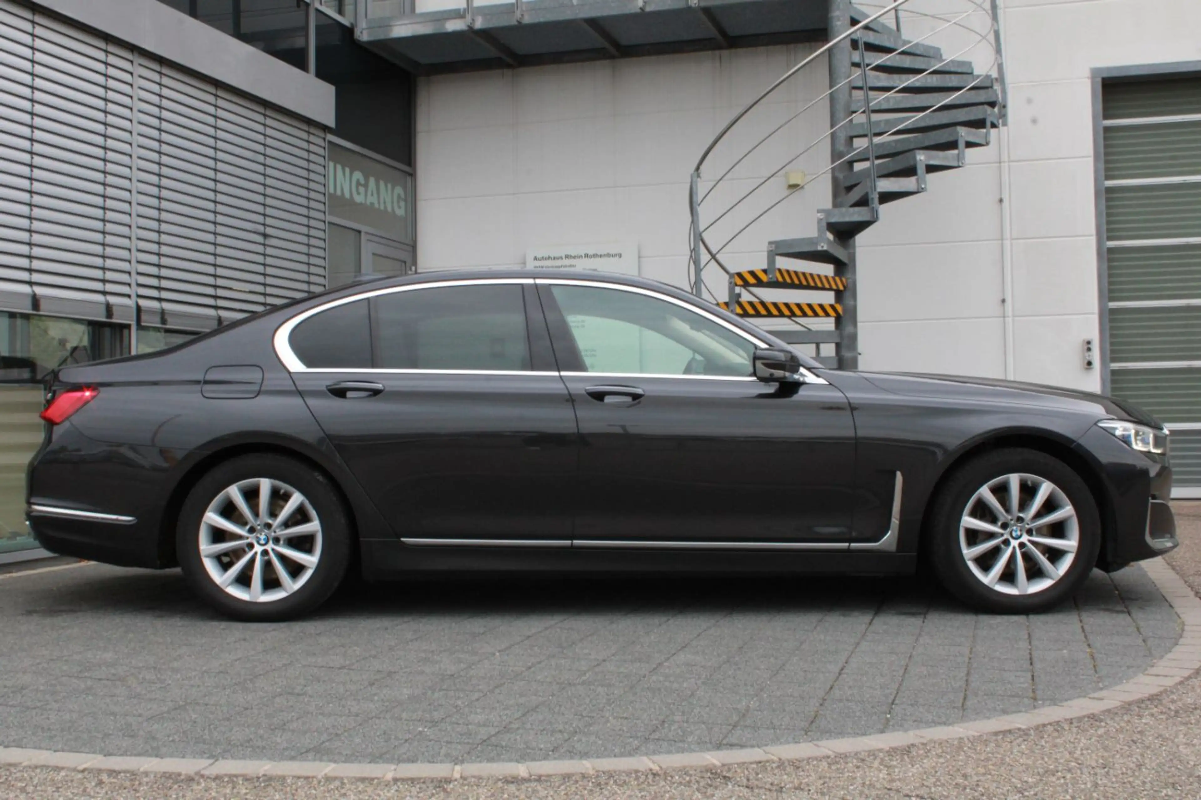 BMW 730 d xDrive verkauf ausschließlich an Händler! — photo 4