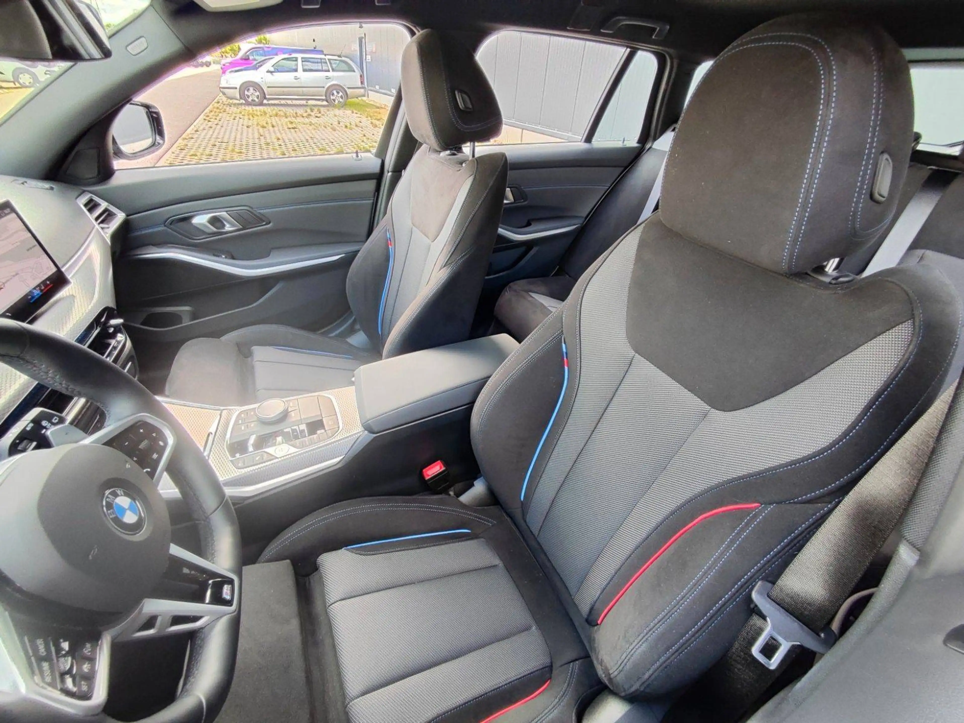 BMW 330 330 i xDrive M Sport — photo 12