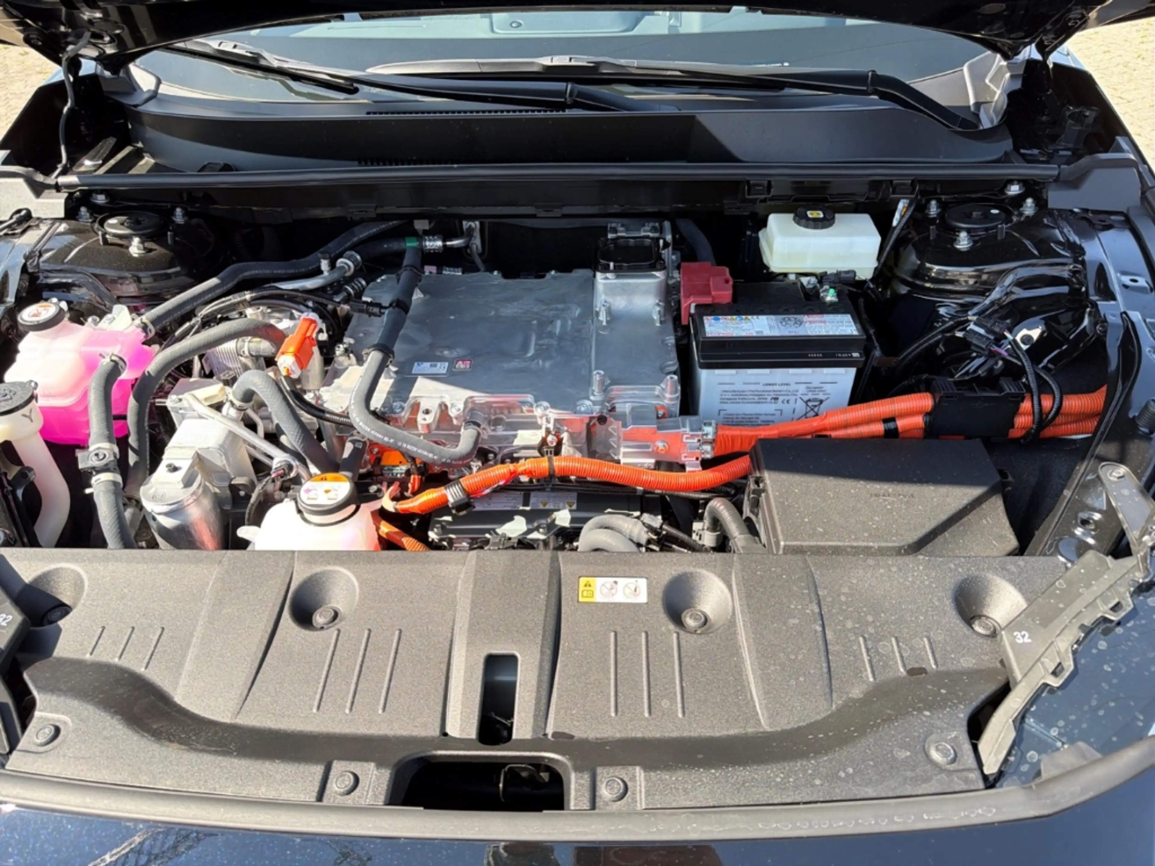 Toyota bZ4X AWD Teamplayer Navi 360 Kamera LED El. Heckklappe — photo 7