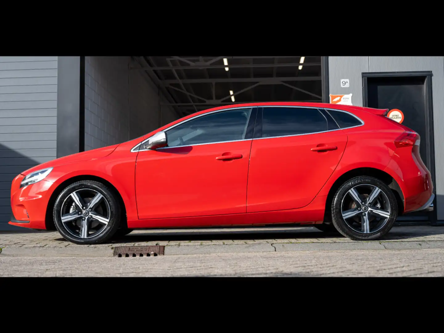 Volvo V40 2.0 T4 Business Sport|R-DESIGN|LEDER/ALCANTARA Rot - 2