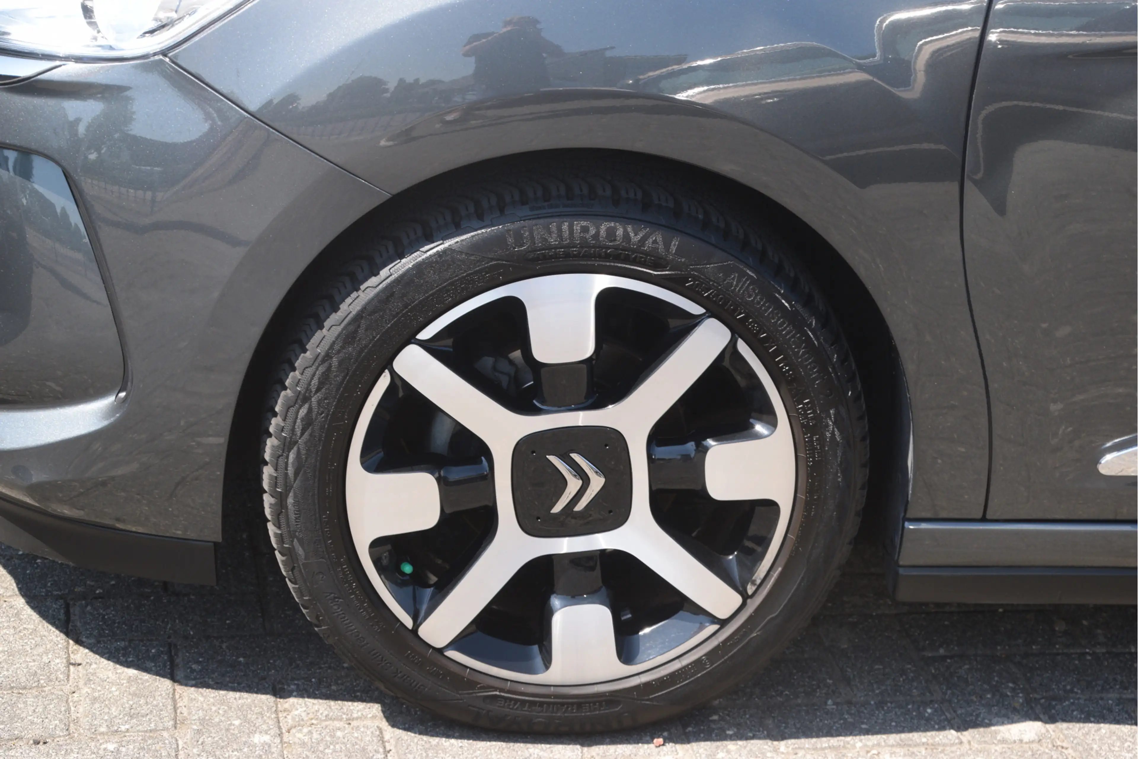 DS Automobiles DS 3 1.2 PureTech So Chic Navi | LMV | Clima | PDC | Bl — photo 31