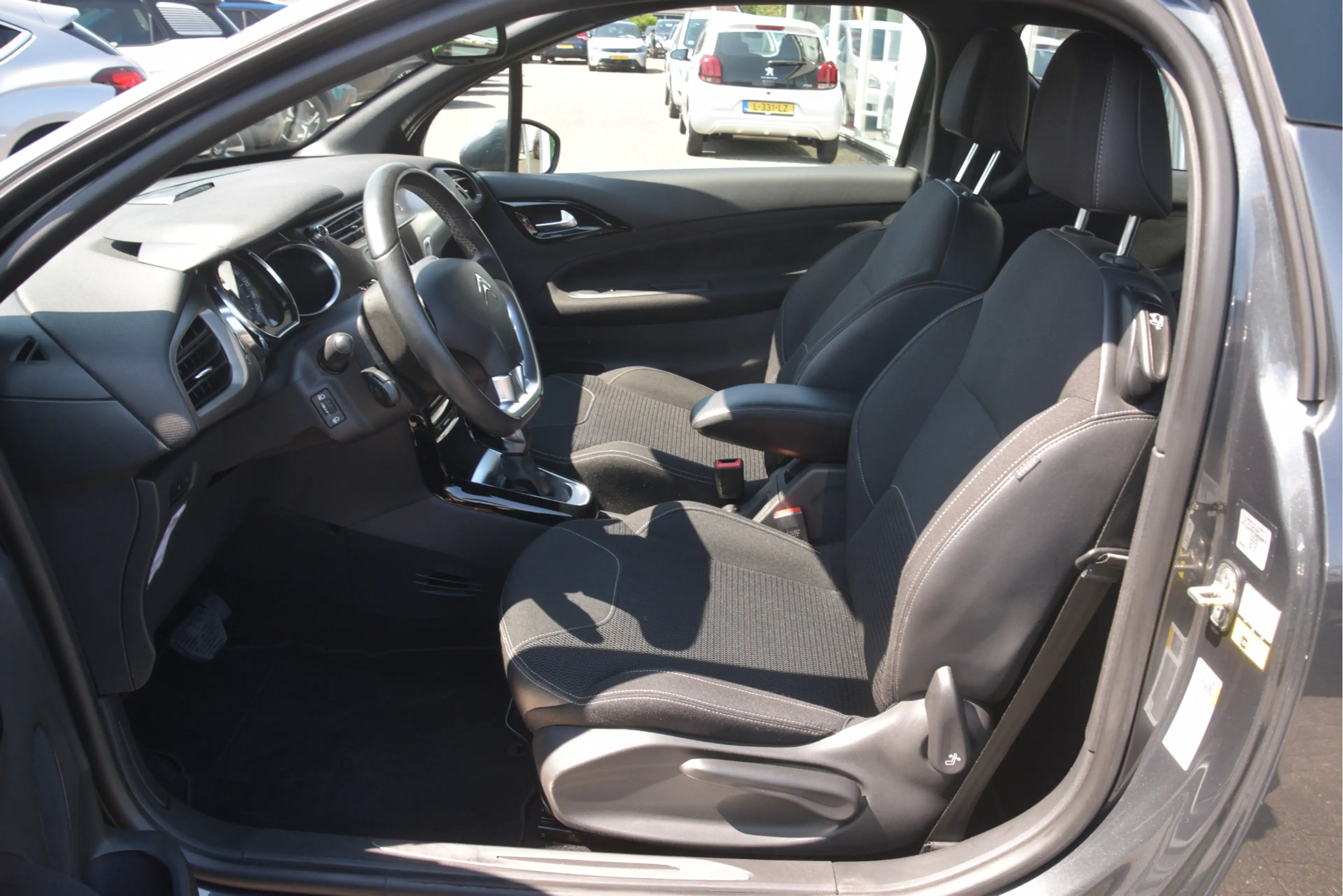 DS Automobiles DS 3 1.2 PureTech So Chic Navi | LMV | Clima | PDC | Bl — photo 6