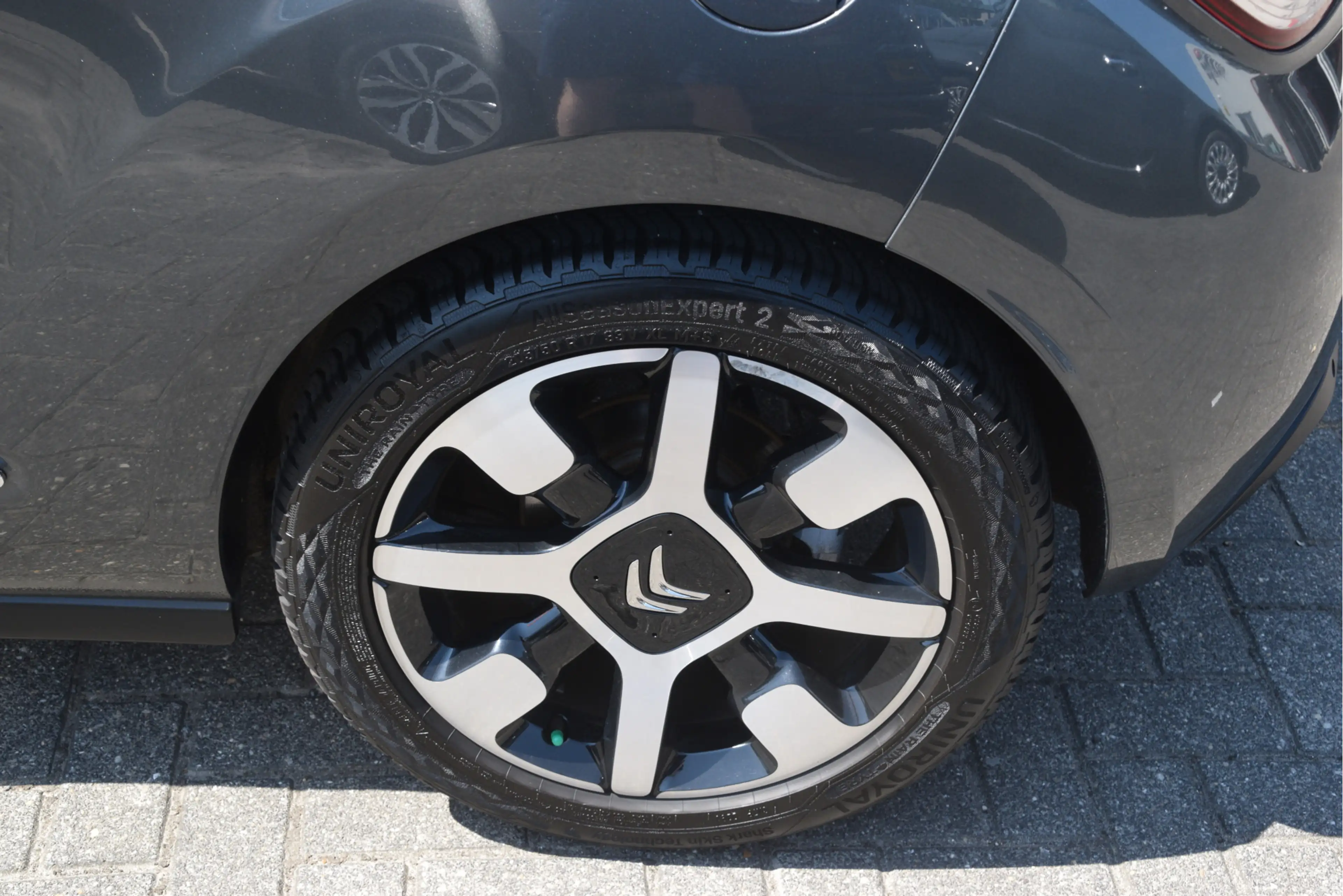 DS Automobiles DS 3 1.2 PureTech So Chic Navi | LMV | Clima | PDC | Bl — photo 35