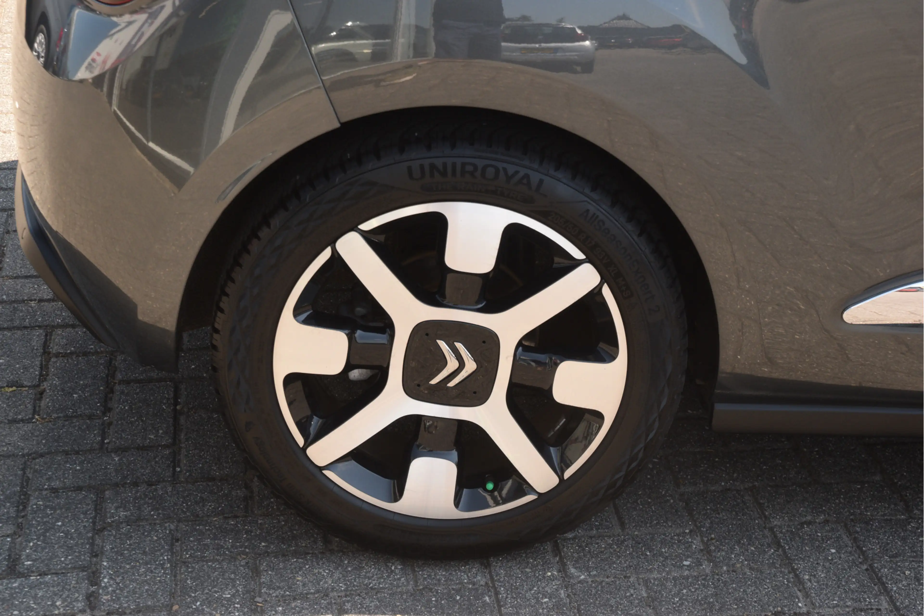 DS Automobiles DS 3 1.2 PureTech So Chic Navi | LMV | Clima | PDC | Bl — photo 40