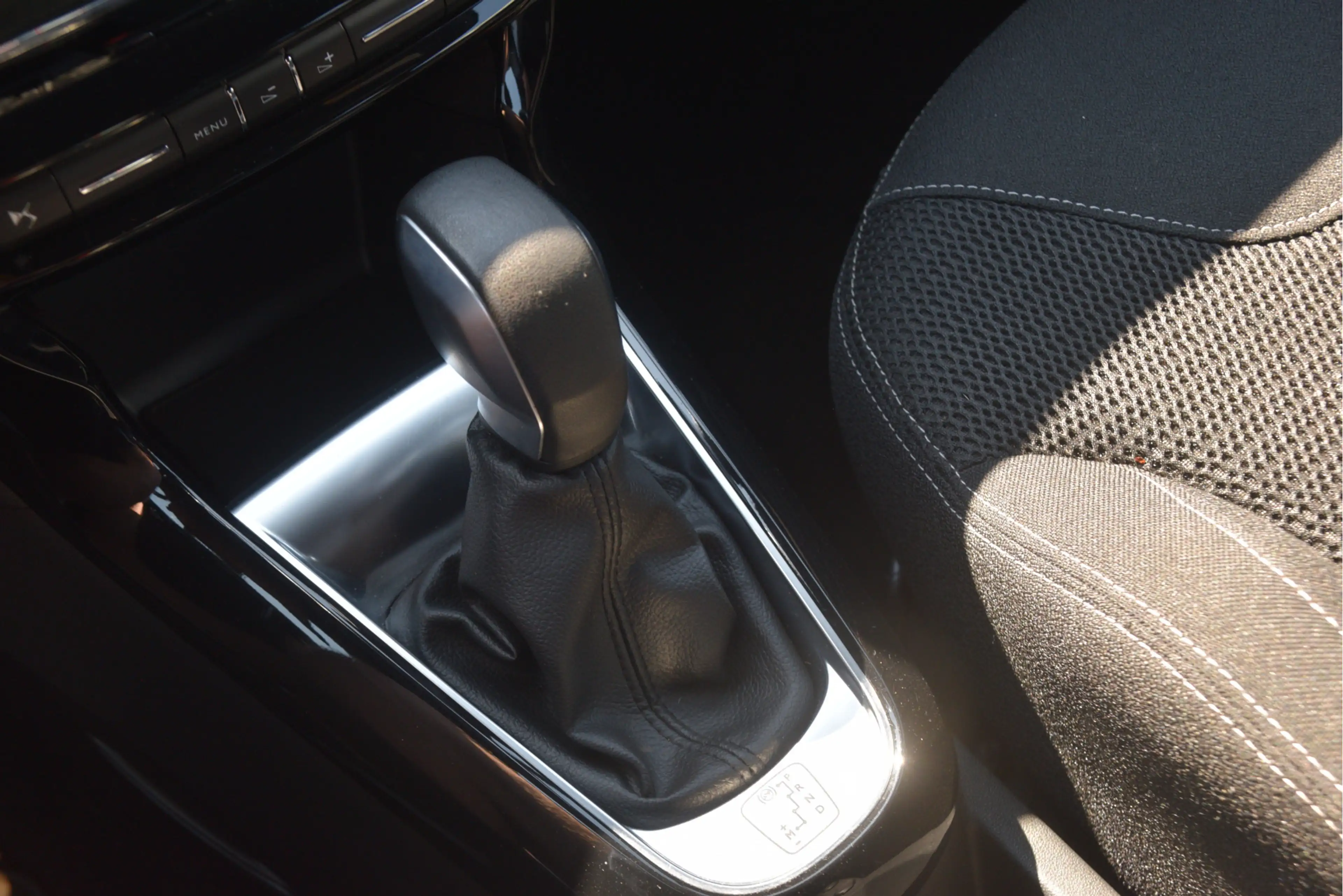 DS Automobiles DS 3 1.2 PureTech So Chic Navi | LMV | Clima | PDC | Bl — photo 21