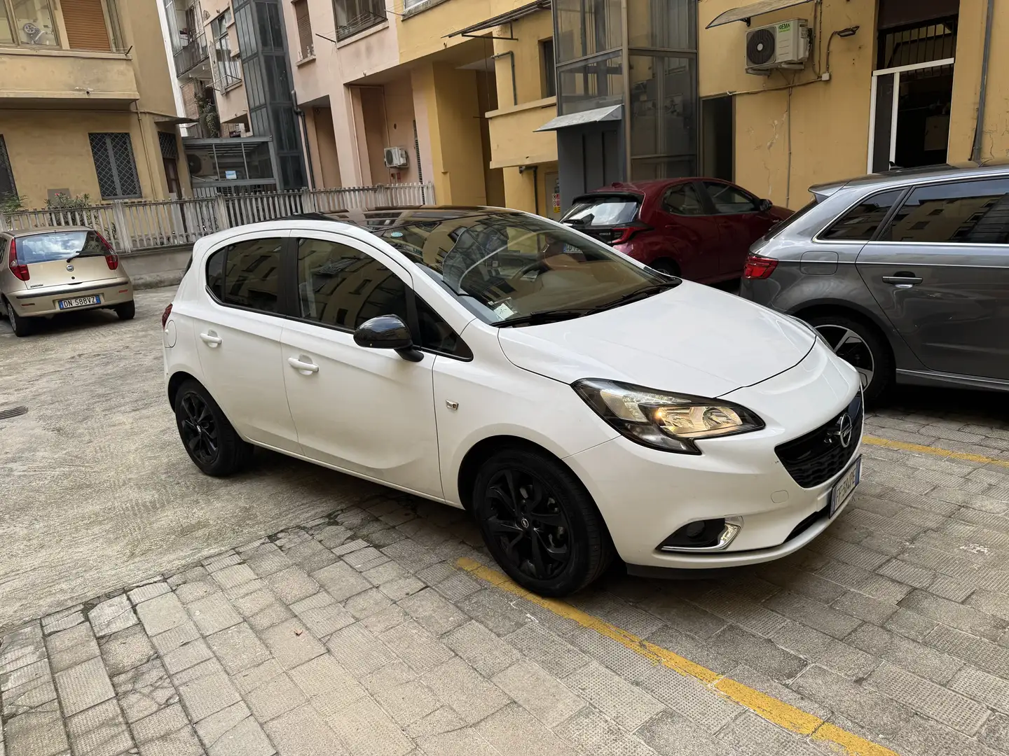Opel Corsa-e ADAM OPEL 1.4 bicolor - 1