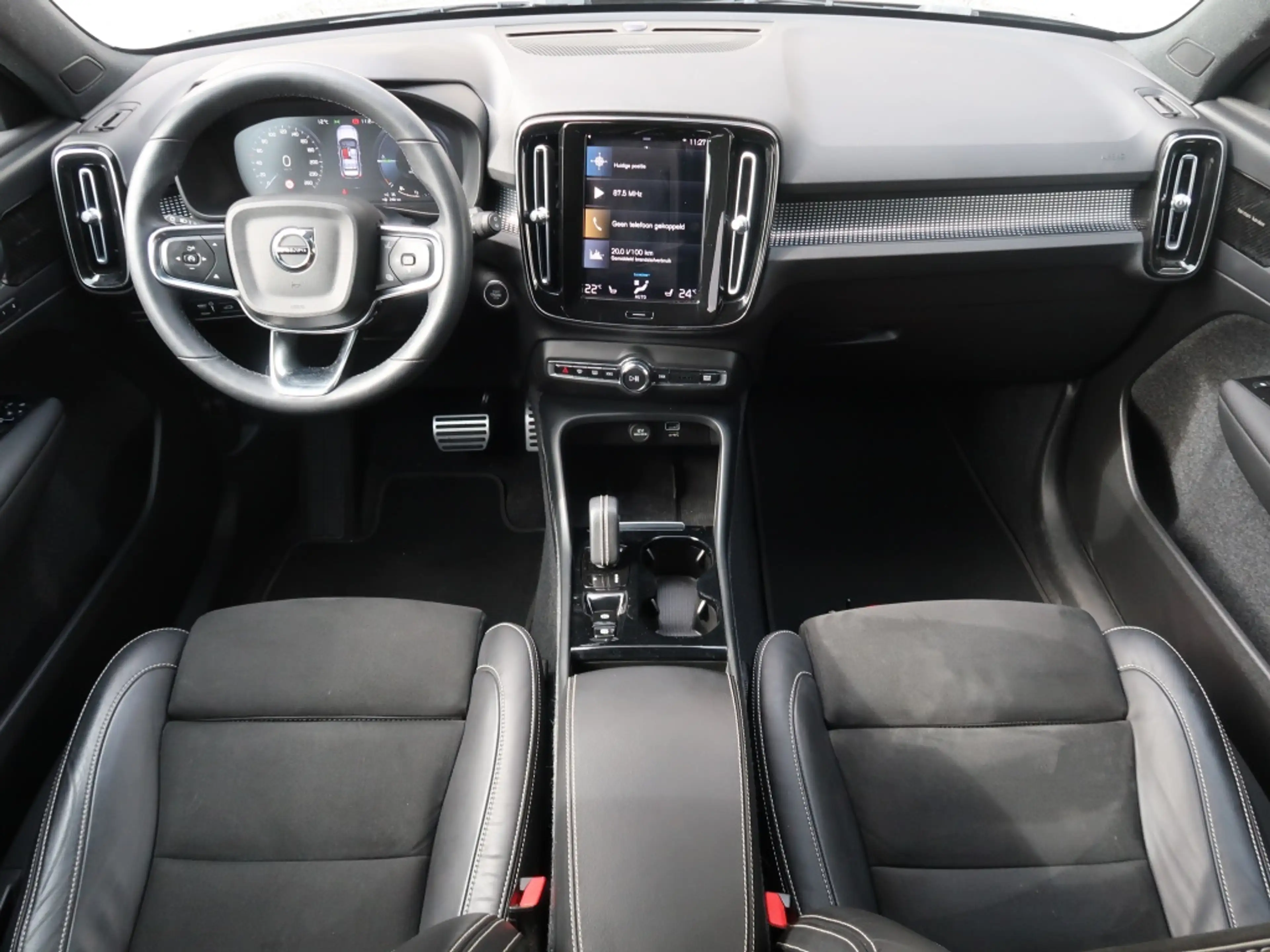 Volvo XC40 T4 R Design Recharge Plug-In Hybrid — photo 9