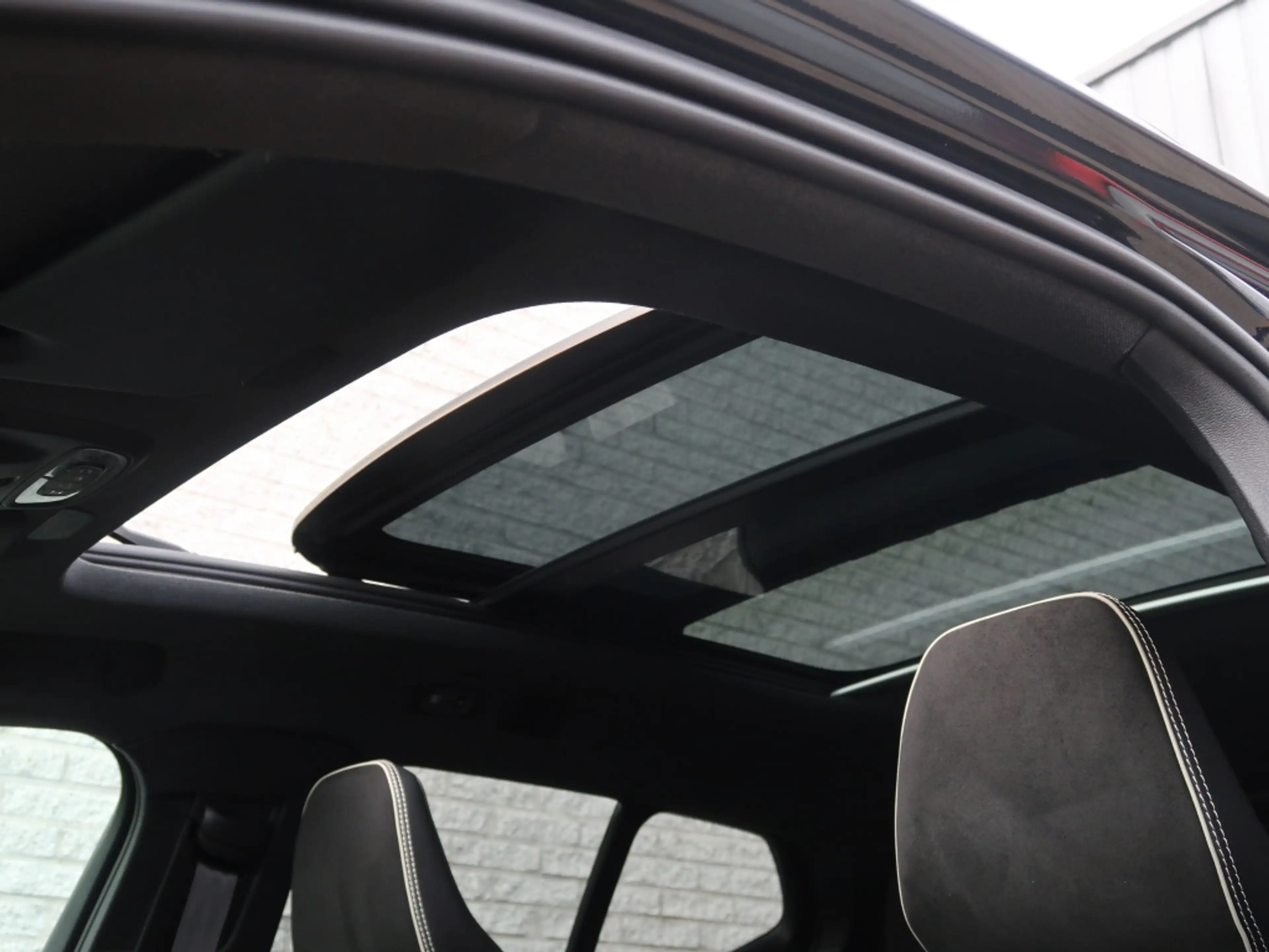 Volvo XC40 T4 R Design Recharge Plug-In Hybrid — photo 13