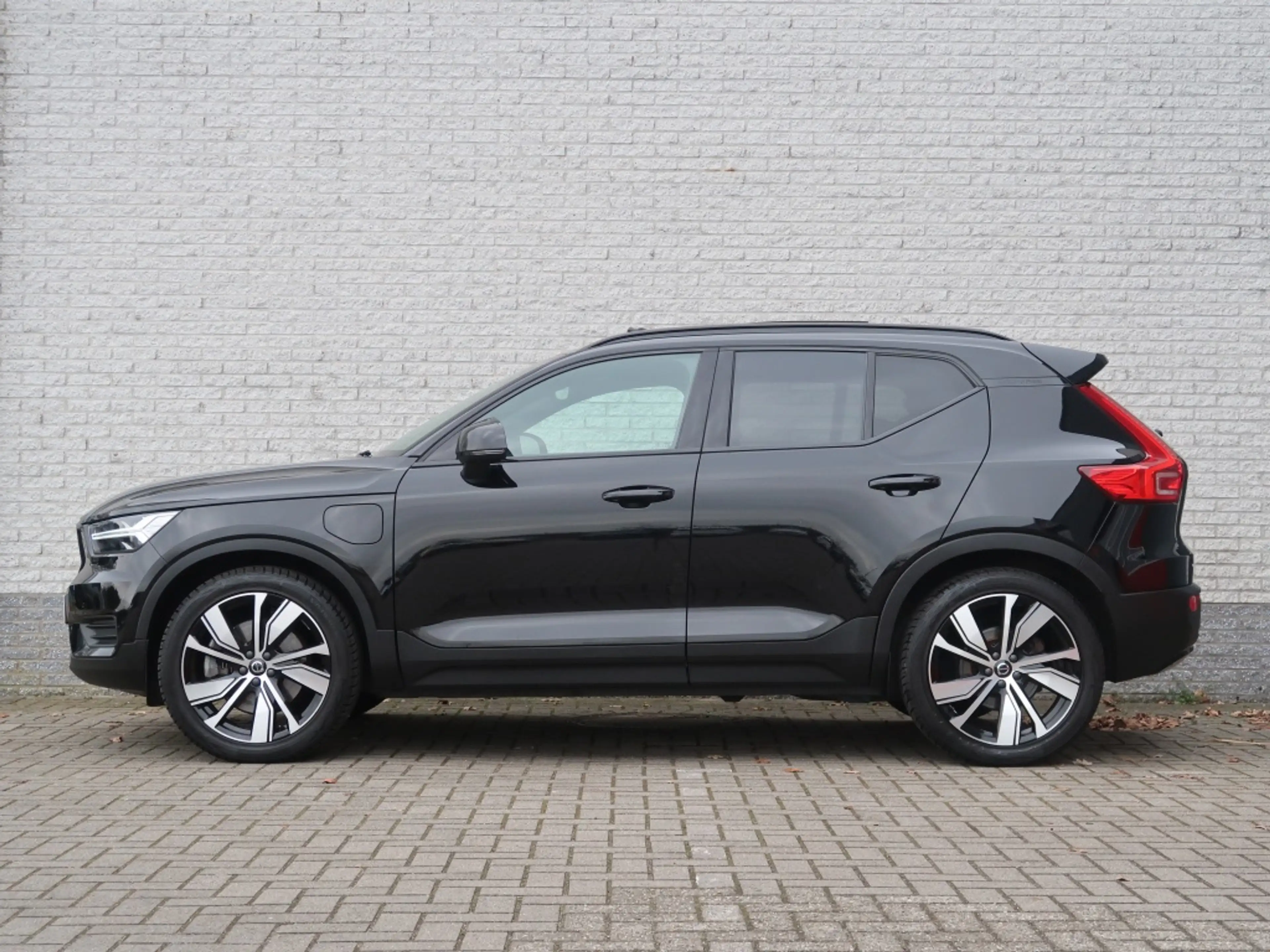 Volvo XC40 T4 R Design Recharge Plug-In Hybrid — photo 8
