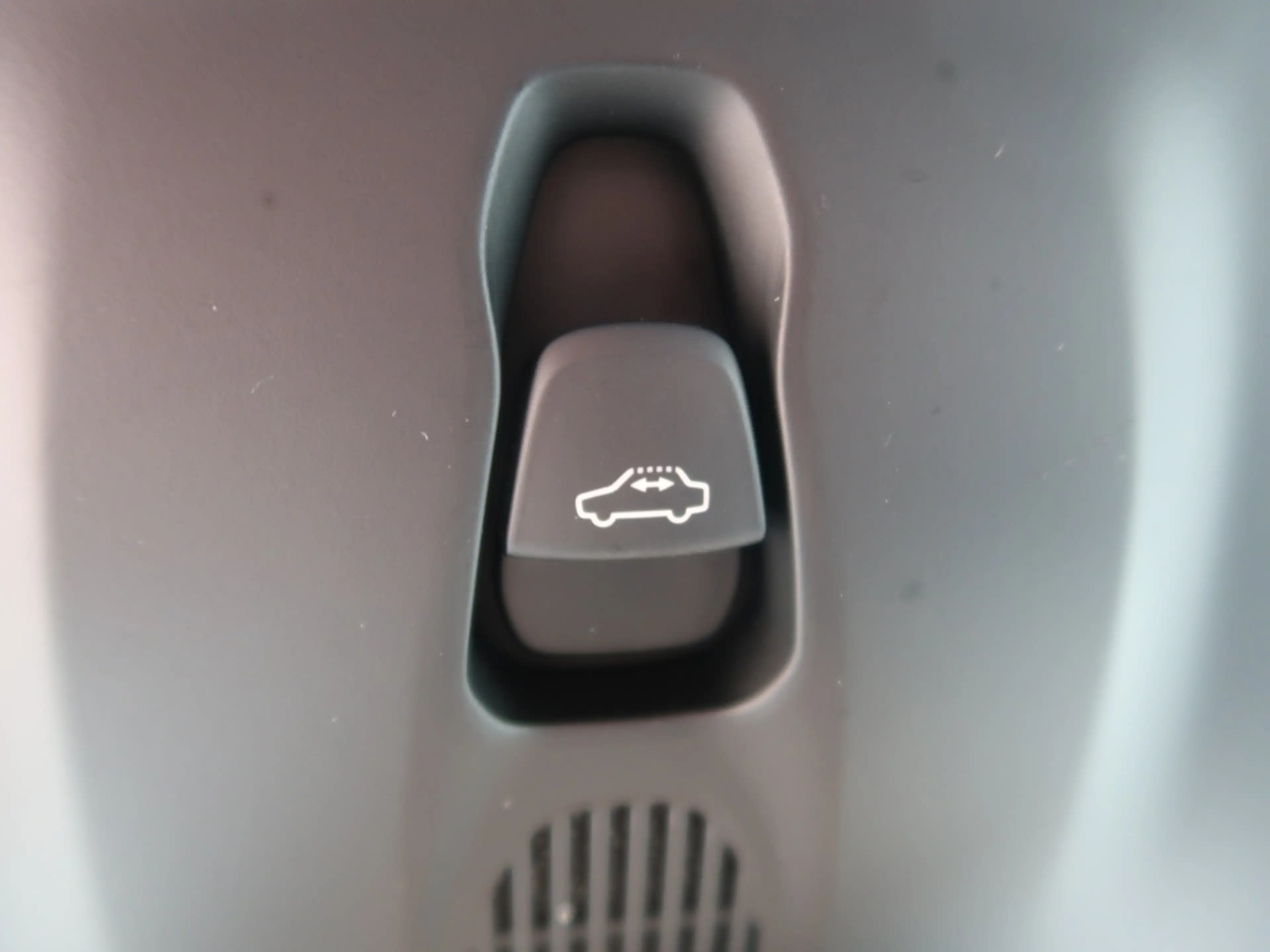 Volvo XC40 T4 R Design Recharge Plug-In Hybrid — photo 12