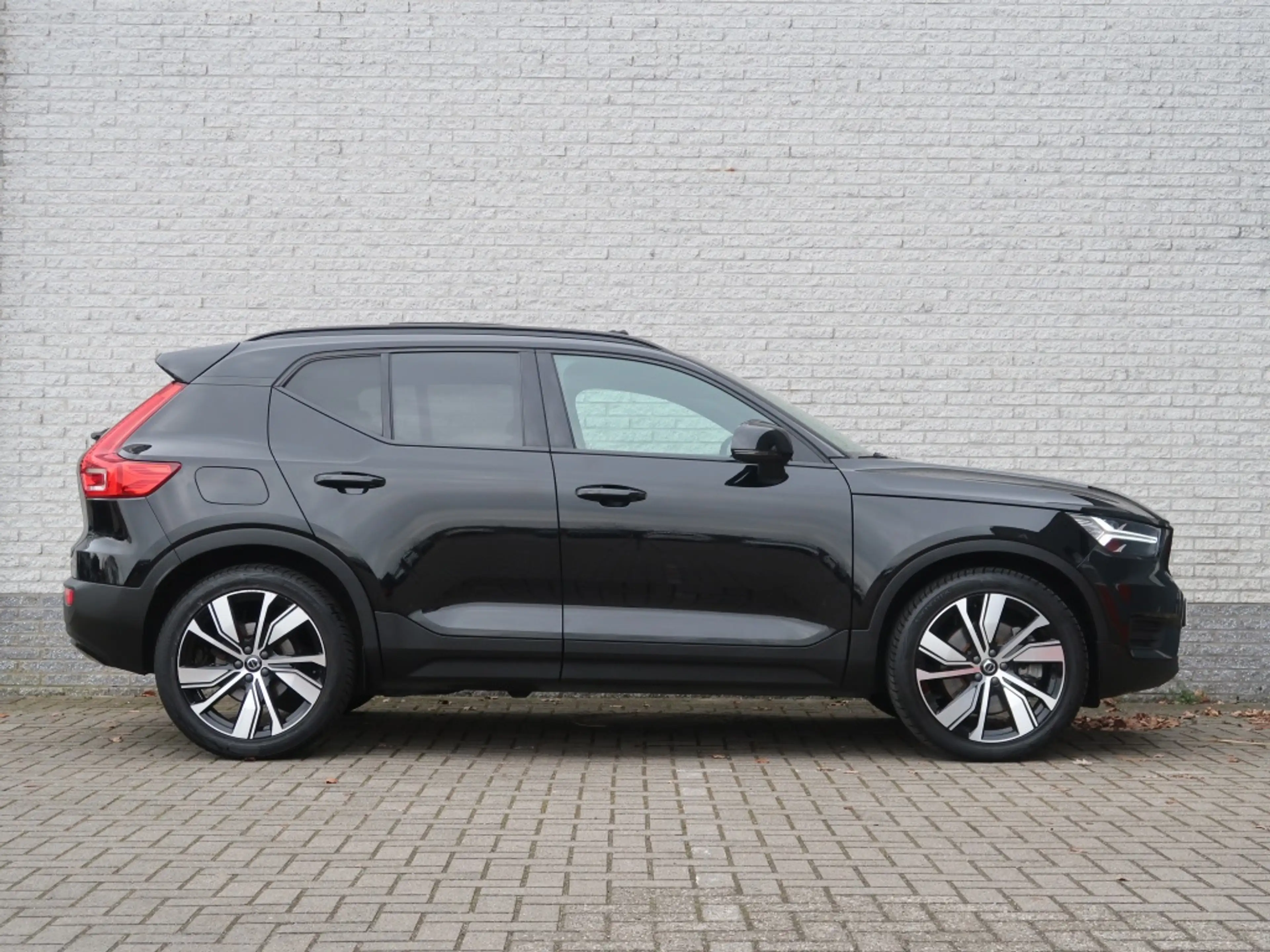 Volvo XC40 T4 R Design Recharge Plug-In Hybrid — photo 7
