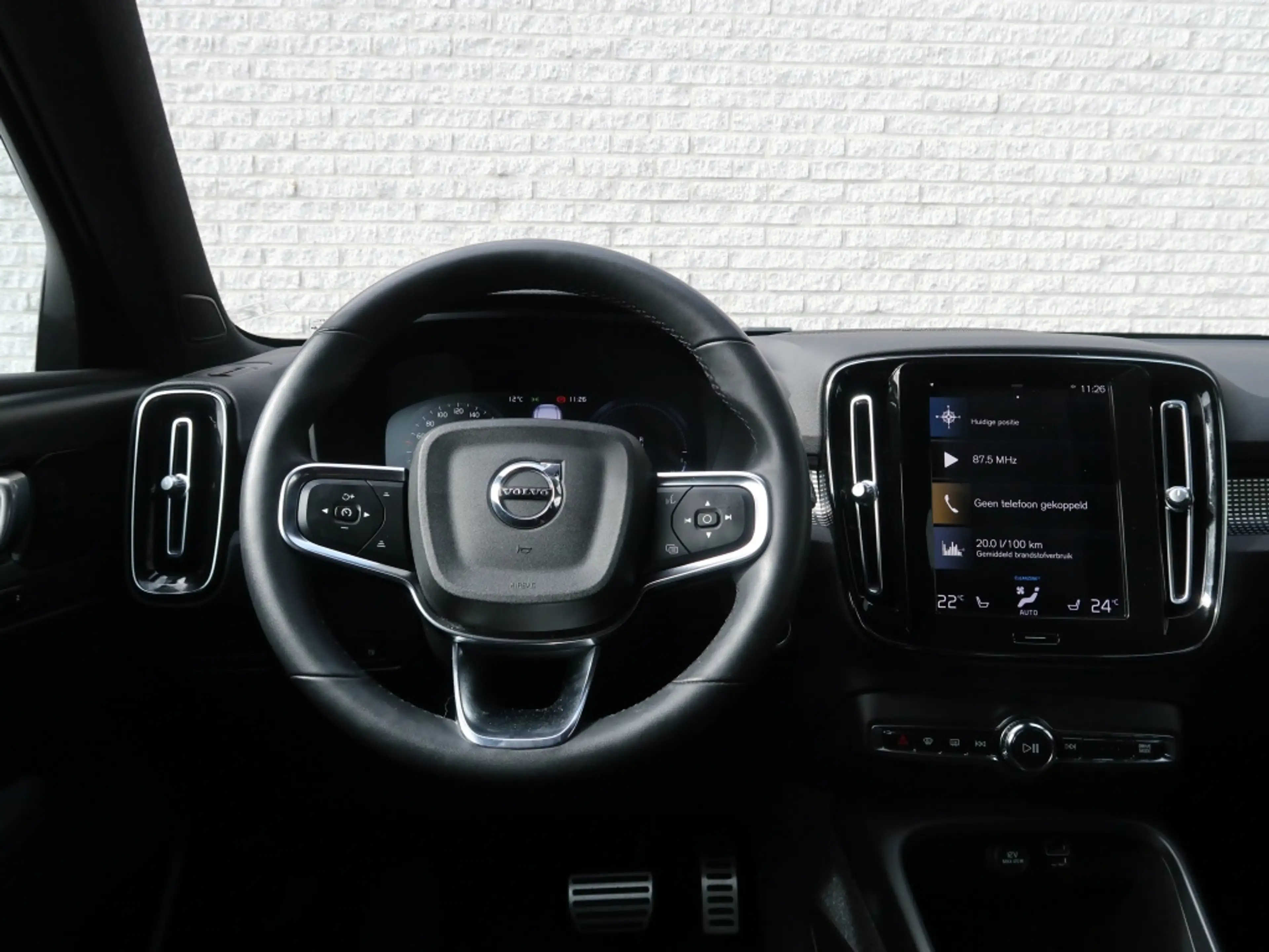 Volvo XC40 T4 R Design Recharge Plug-In Hybrid — photo 10