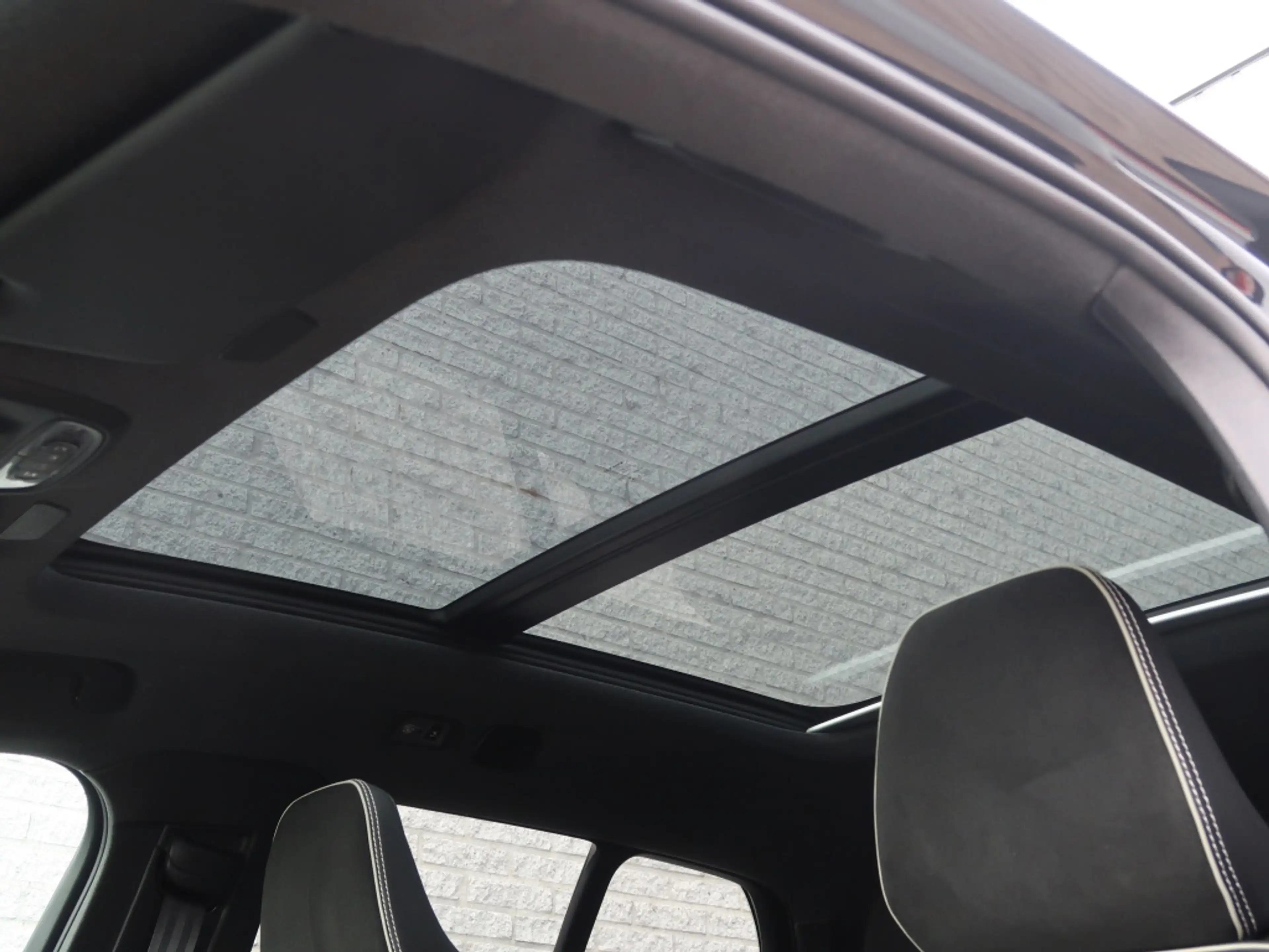 Volvo XC40 T4 R Design Recharge Plug-In Hybrid — photo 11