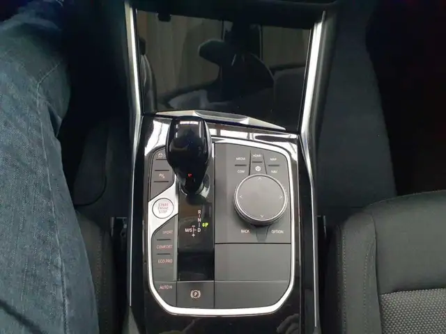 BMW 3 Series view 10