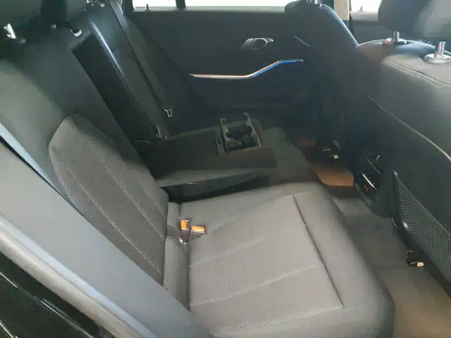 BMW 3 Series view 14
