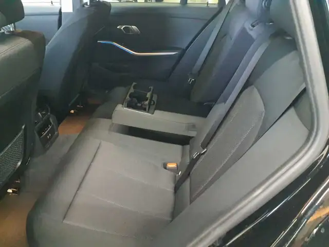 BMW 3 Series view 13