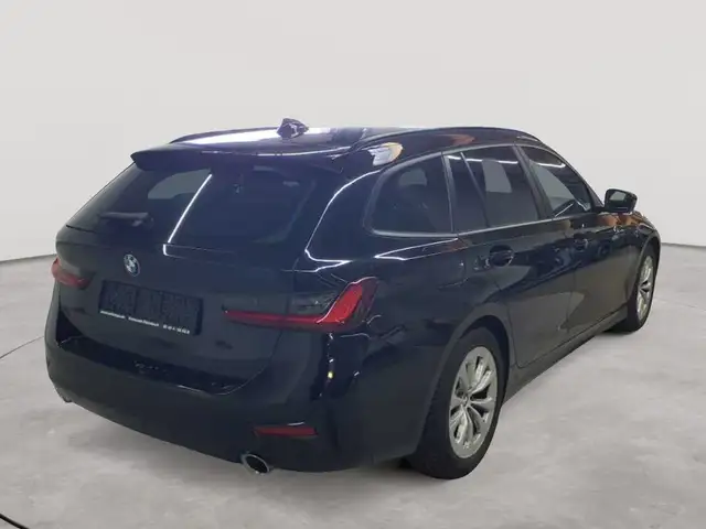 BMW 3 Series view 4