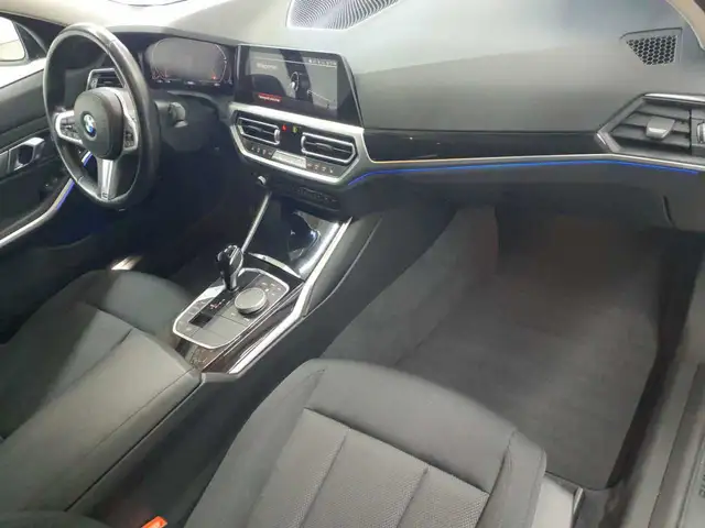 BMW 3 Series view 9