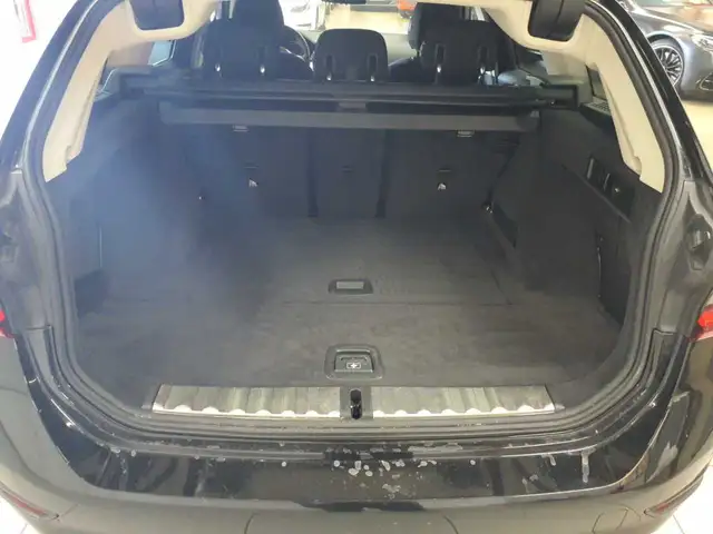 BMW 3 Series view 15